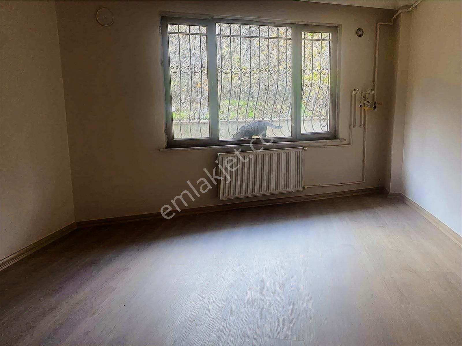 Çekmeköy Merkez Mh De Satılık 2+1 Bahçe Katı
