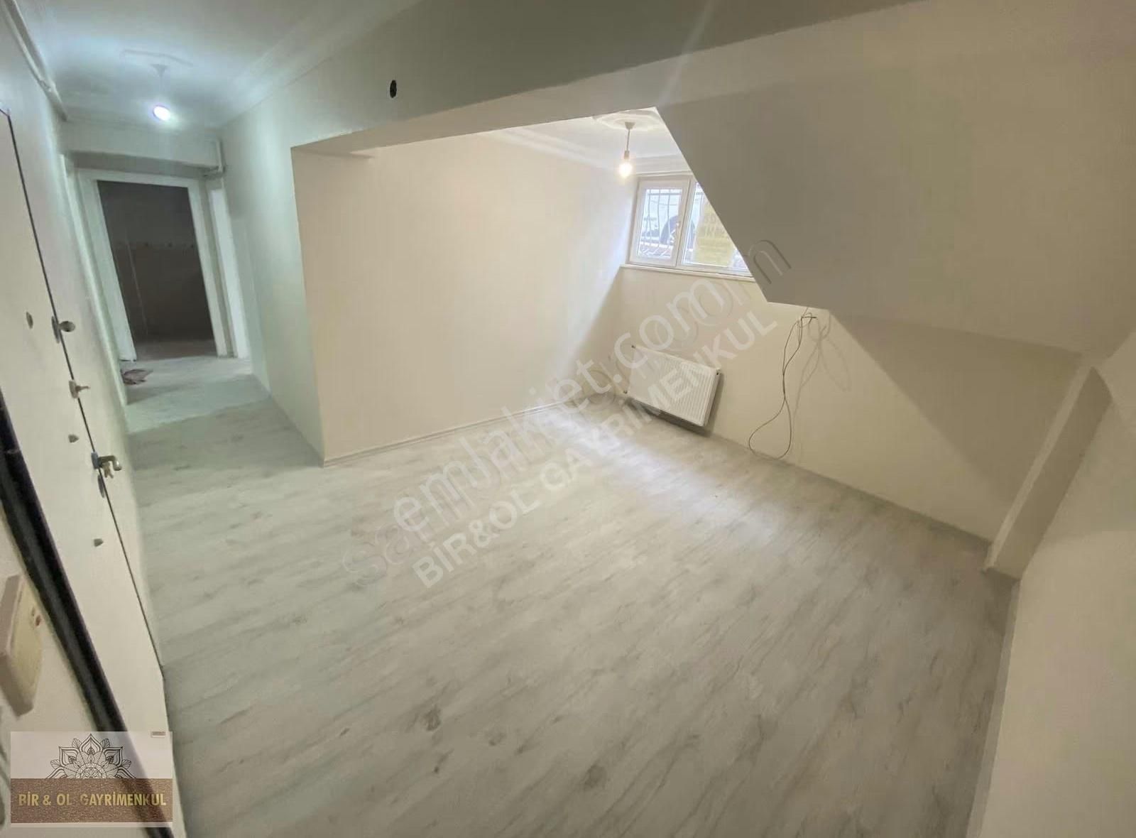 Sultangazi 50.yıl Mah. Kredili 2+1 100m2 Bahçekat