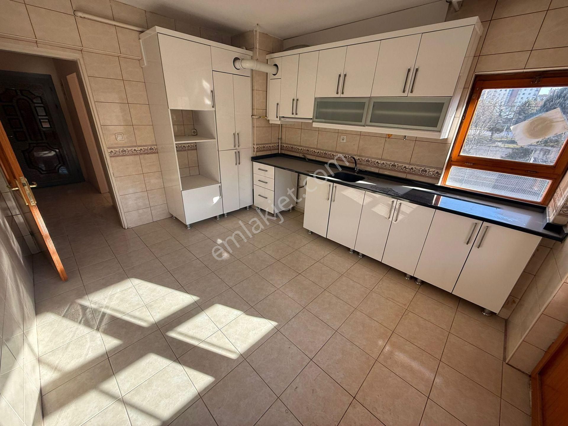 Rıza Acar'dan Anıt İş Merkezi Yeşimcan Sitesinde Kiralık 3+1 - Görsel 10