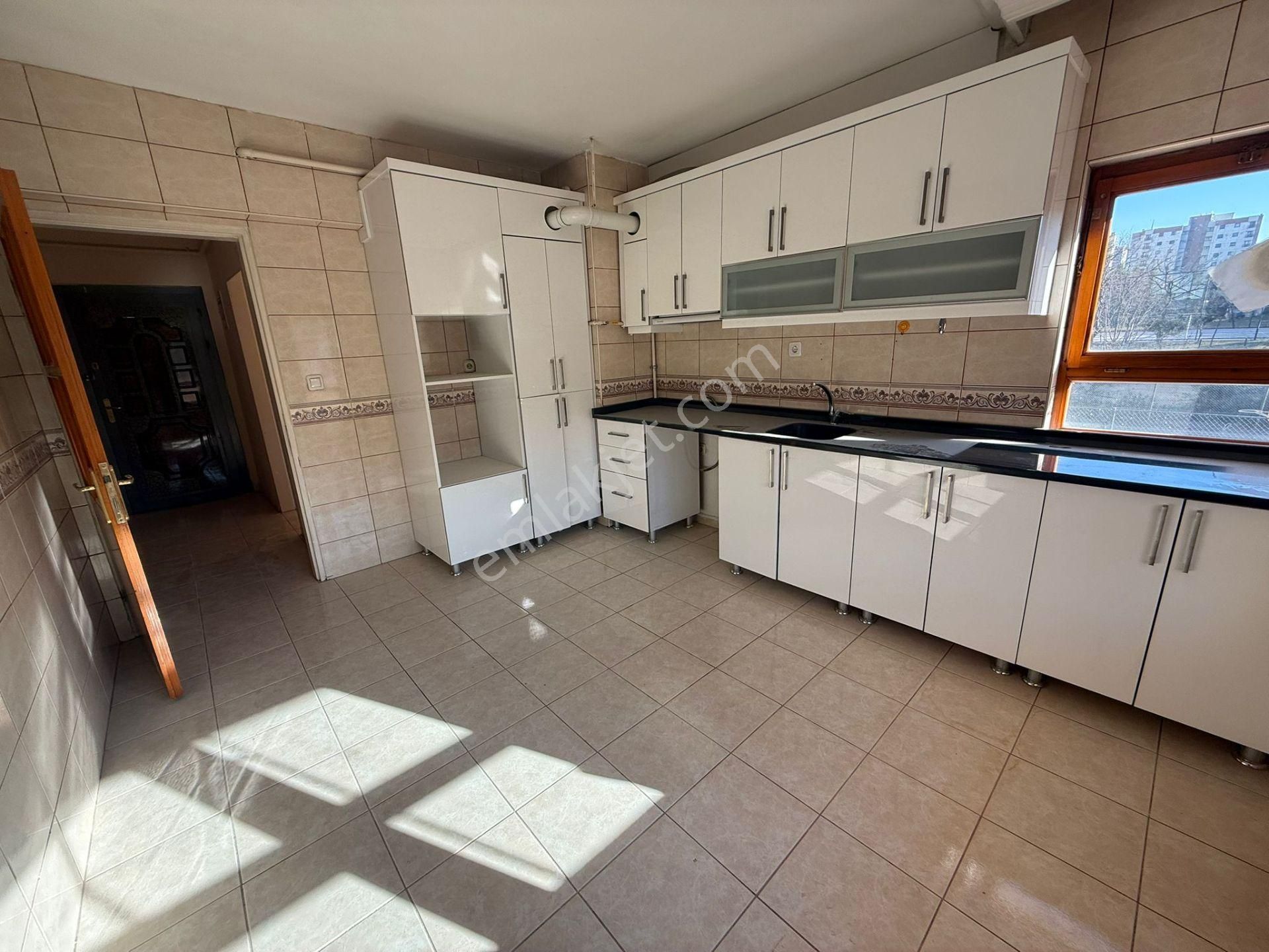 Rıza Acar'dan Anıt İş Merkezi Yeşimcan Sitesinde Kiralık 3+1 - Görsel 6