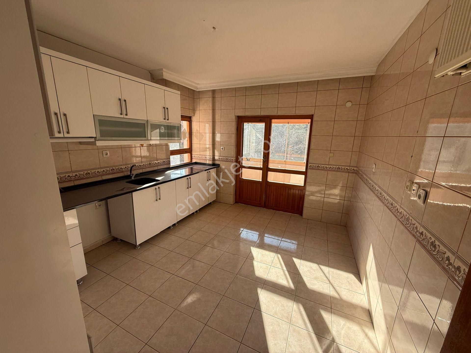 Rıza Acar'dan Anıt İş Merkezi Yeşimcan Sitesinde Kiralık 3+1 - Görsel 9