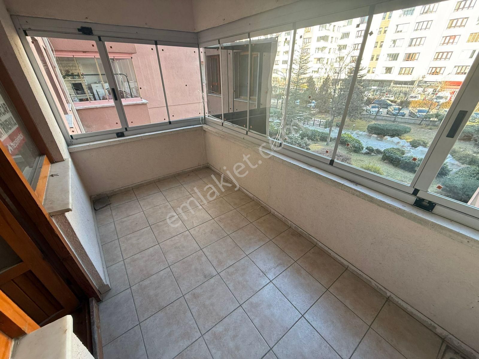 Rıza Acar'dan Anıt İş Merkezi Yeşimcan Sitesinde Kiralık 3+1 - Görsel 35