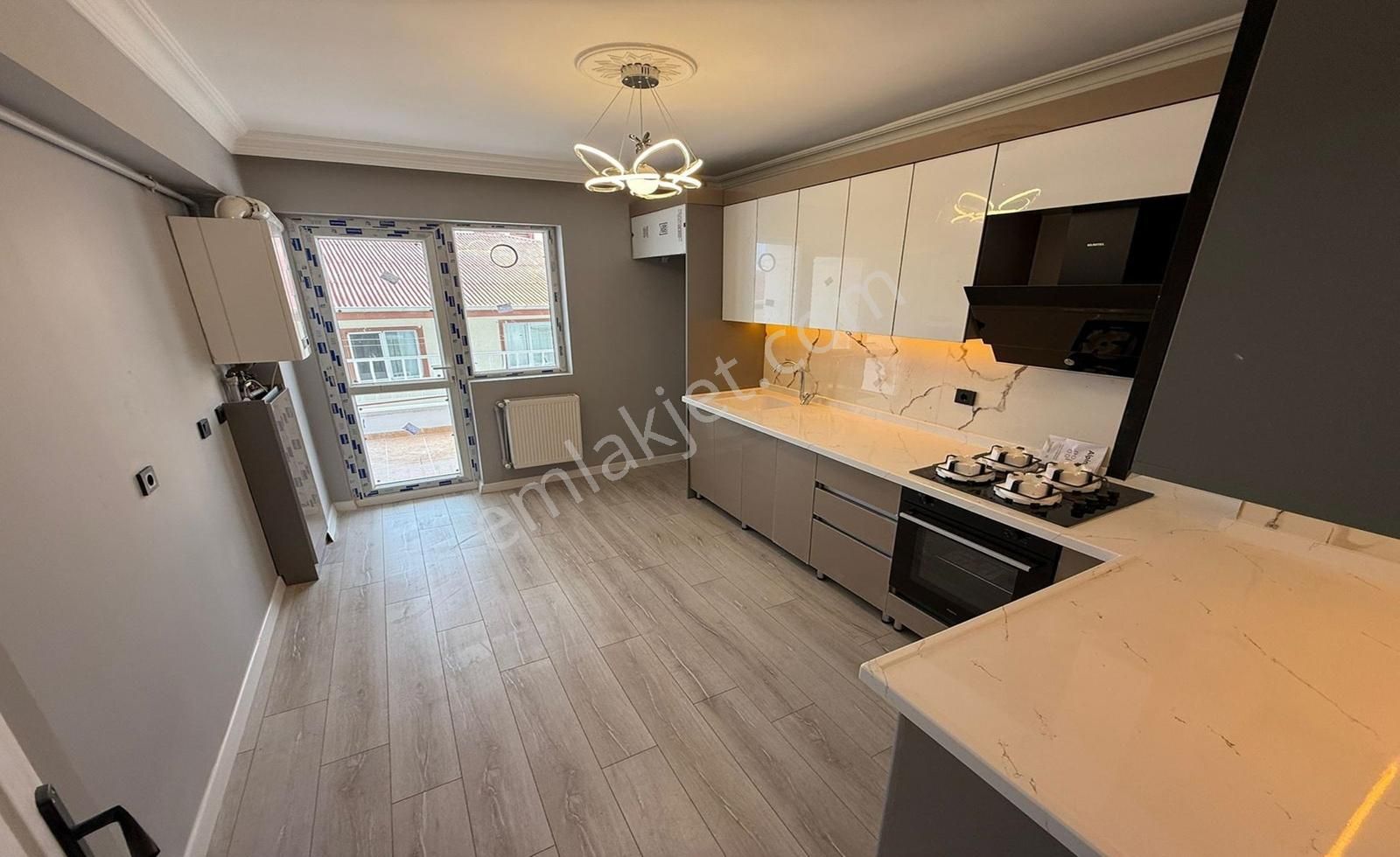 Çok Acil'den Başkent Cd Yakının'da Ara Kat Lüks Yapıda 3+1 Daire