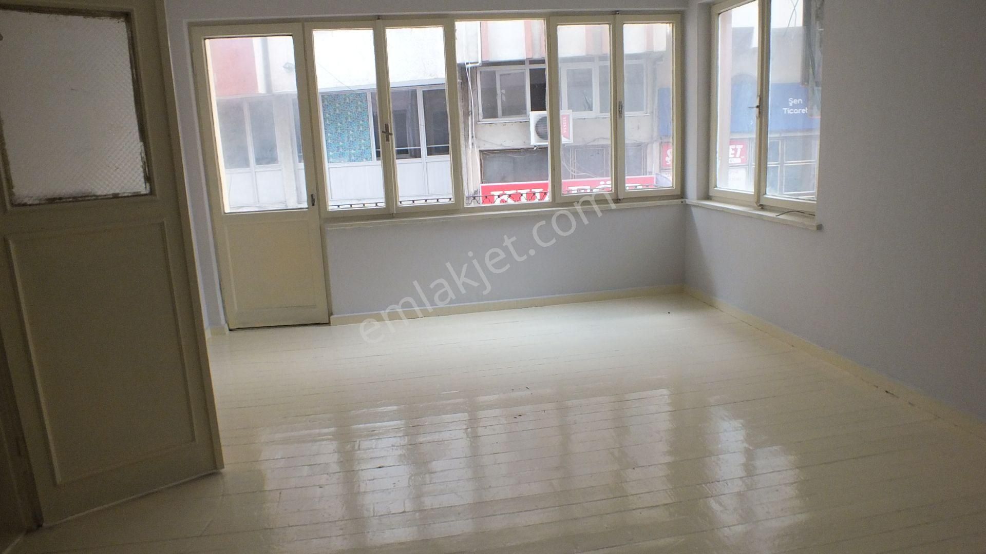 Cumhuriyet Mah. Zeytinlik Yokuşu Kiralık 1. Kat 2+1 Sobalı Daire - Görsel 6