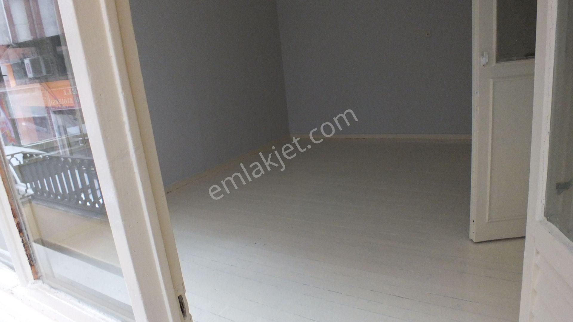 Cumhuriyet Mah. Zeytinlik Yokuşu Kiralık 1. Kat 2+1 Sobalı Daire - Görsel 8