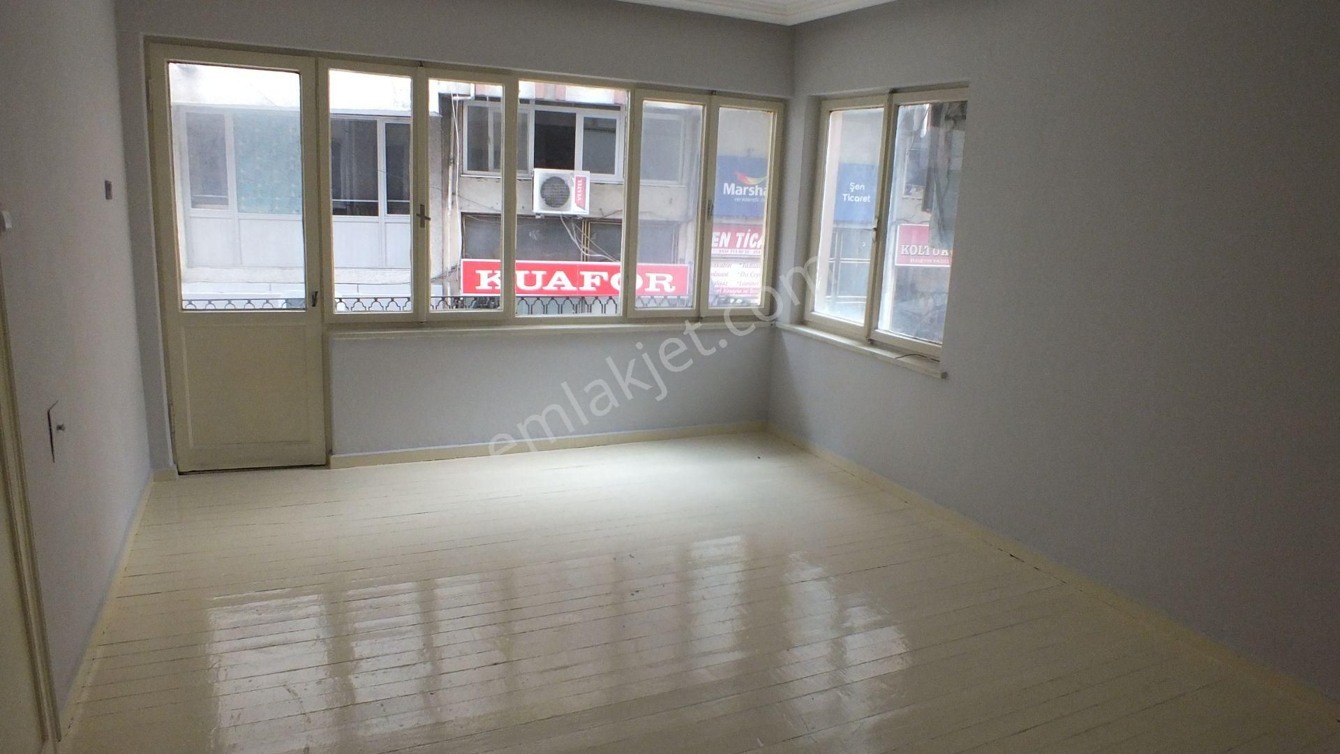 Cumhuriyet Mah. Zeytinlik Yokuşu Kiralık 1. Kat 2+1 Sobalı Daire - Görsel 11