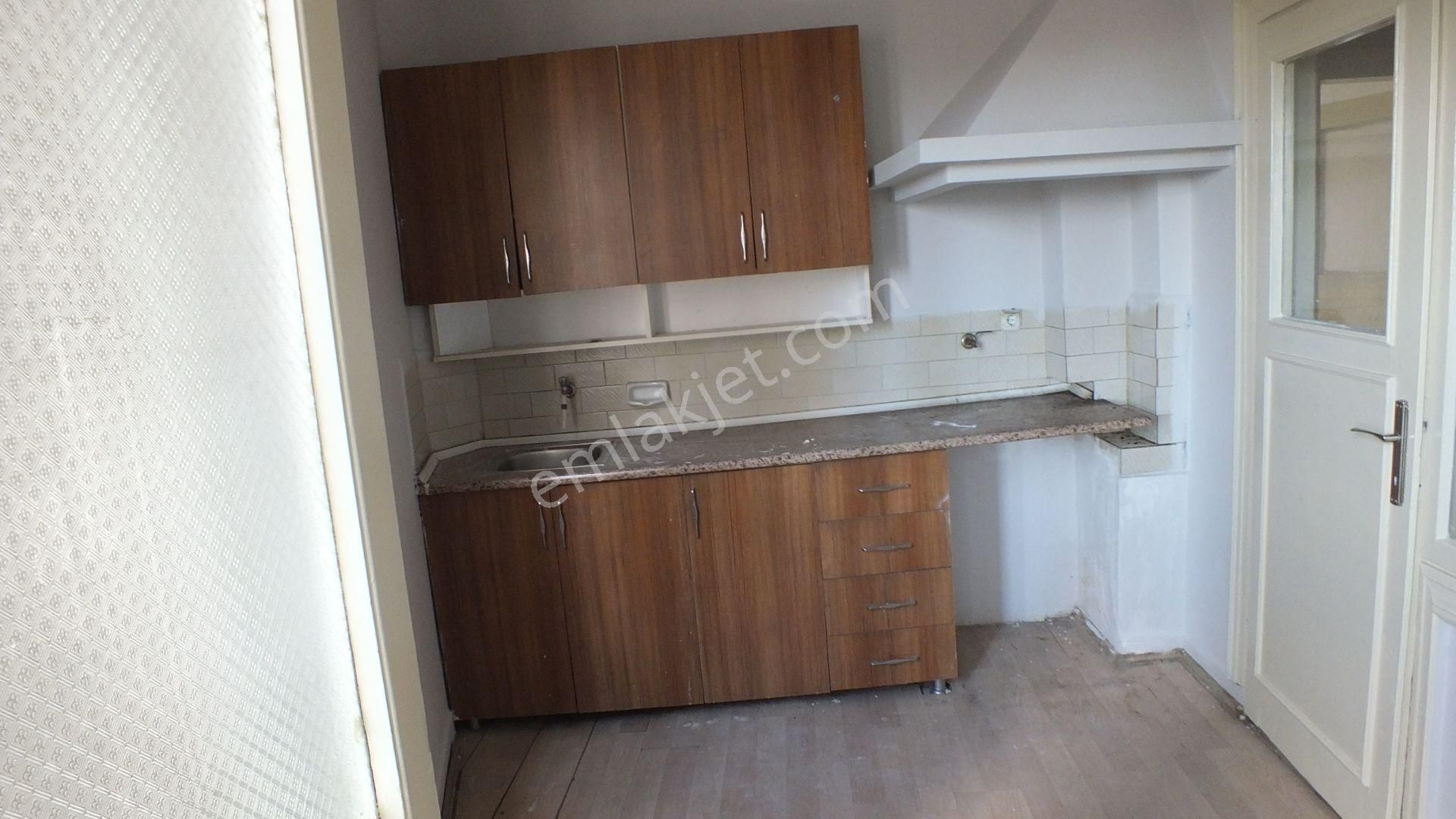 Cumhuriyet Mah. Zeytinlik Yokuşu Kiralık 1. Kat 2+1 Sobalı Daire - Görsel 22