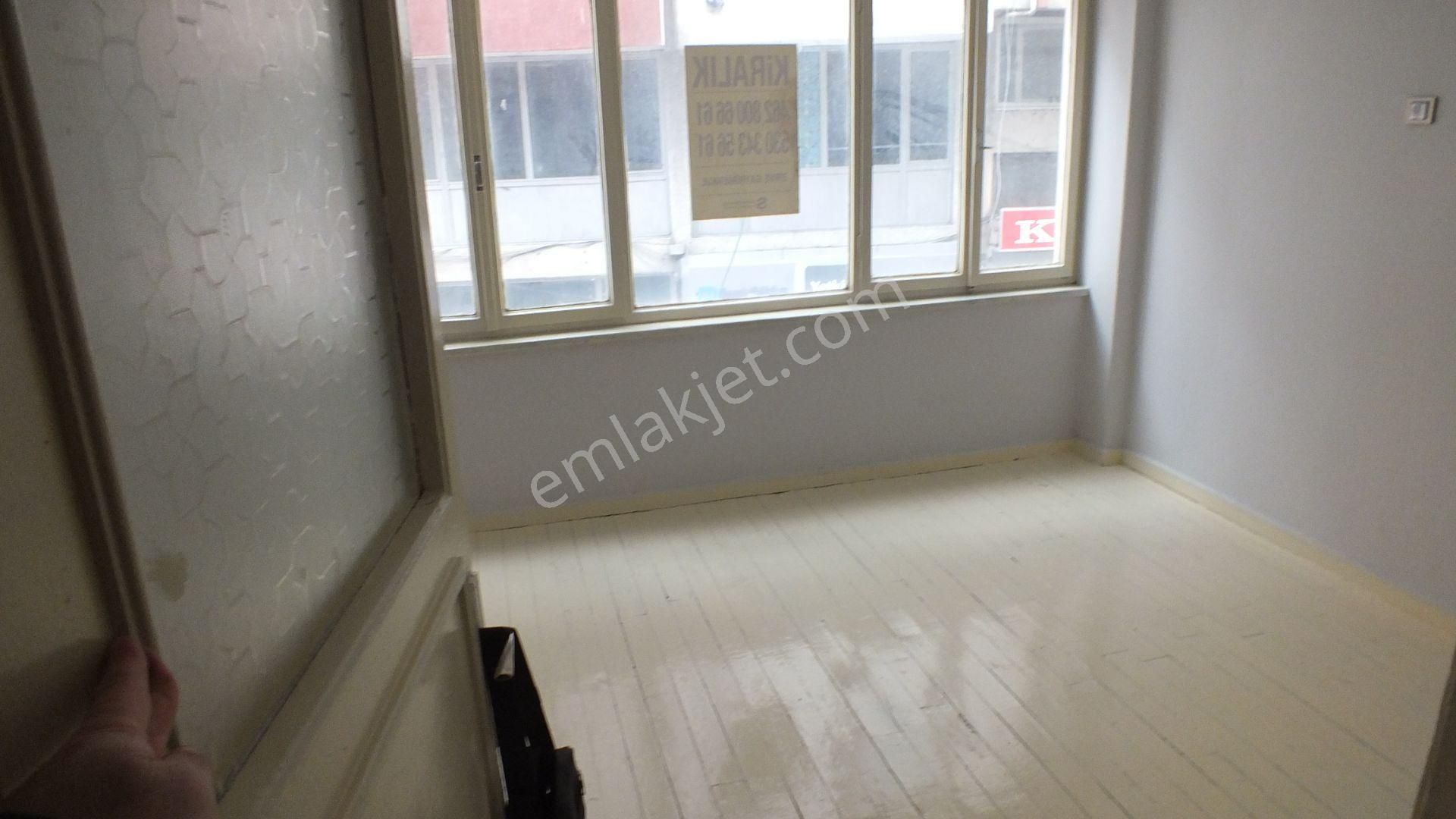 Cumhuriyet Mah. Zeytinlik Yokuşu Kiralık 1. Kat 2+1 Sobalı Daire - Görsel 14