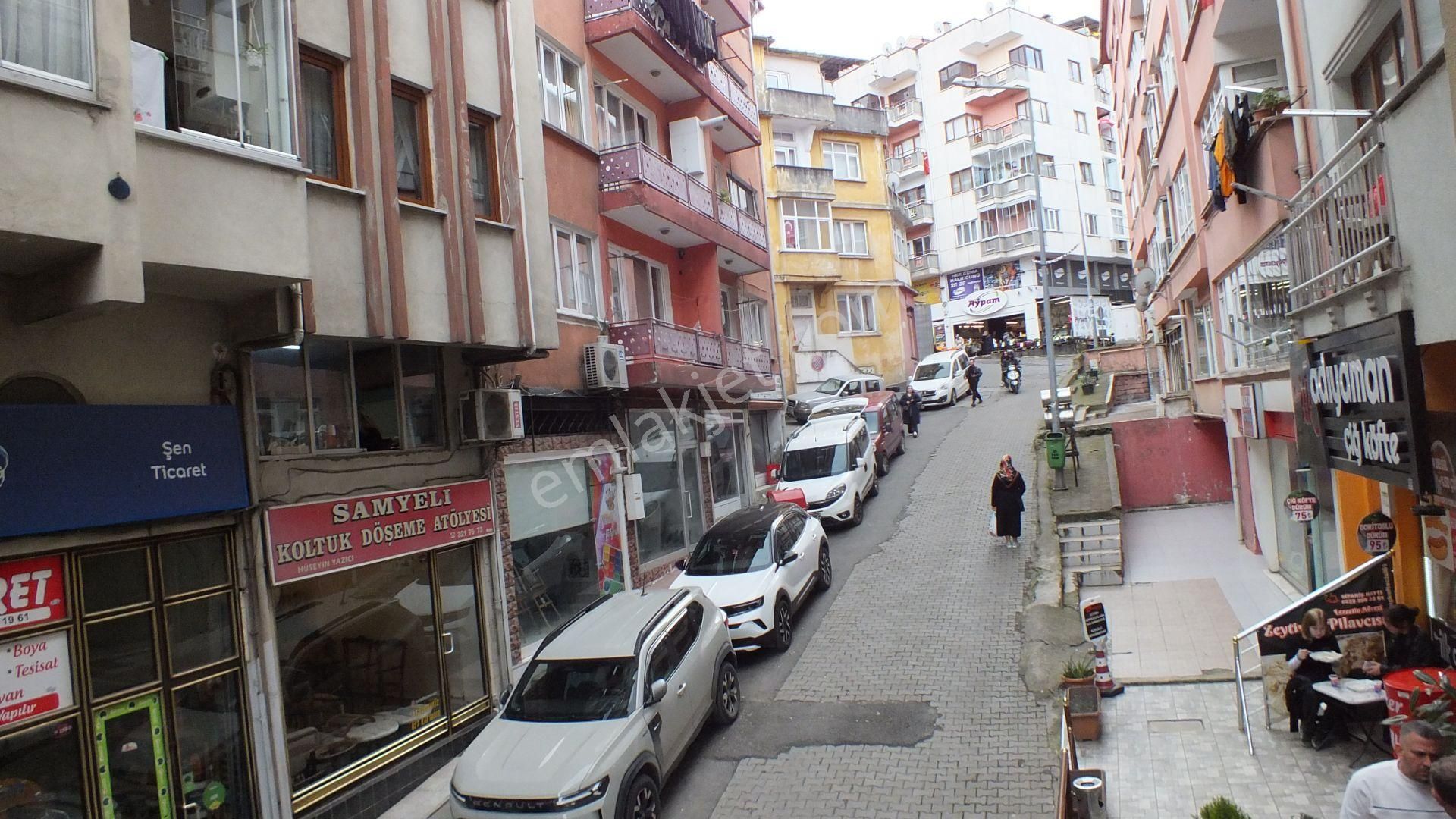 Cumhuriyet Mah. Zeytinlik Yokuşu Kiralık 1. Kat 2+1 Sobalı Daire