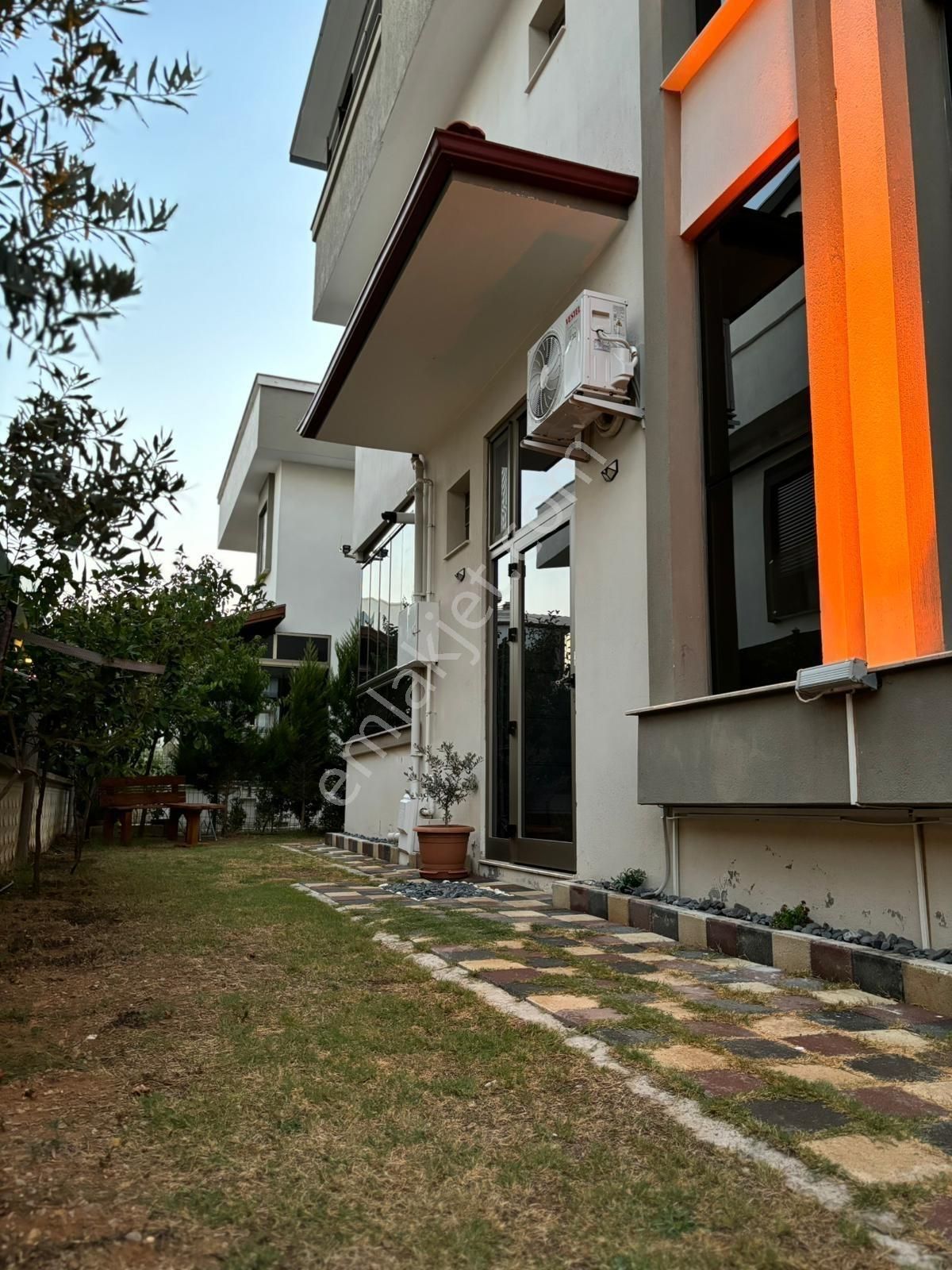 Qzen' Den Altıntepe'de Bağımsz Giriş Ve Bahçeli 220 M2 4+1 Villa - Görsel 23