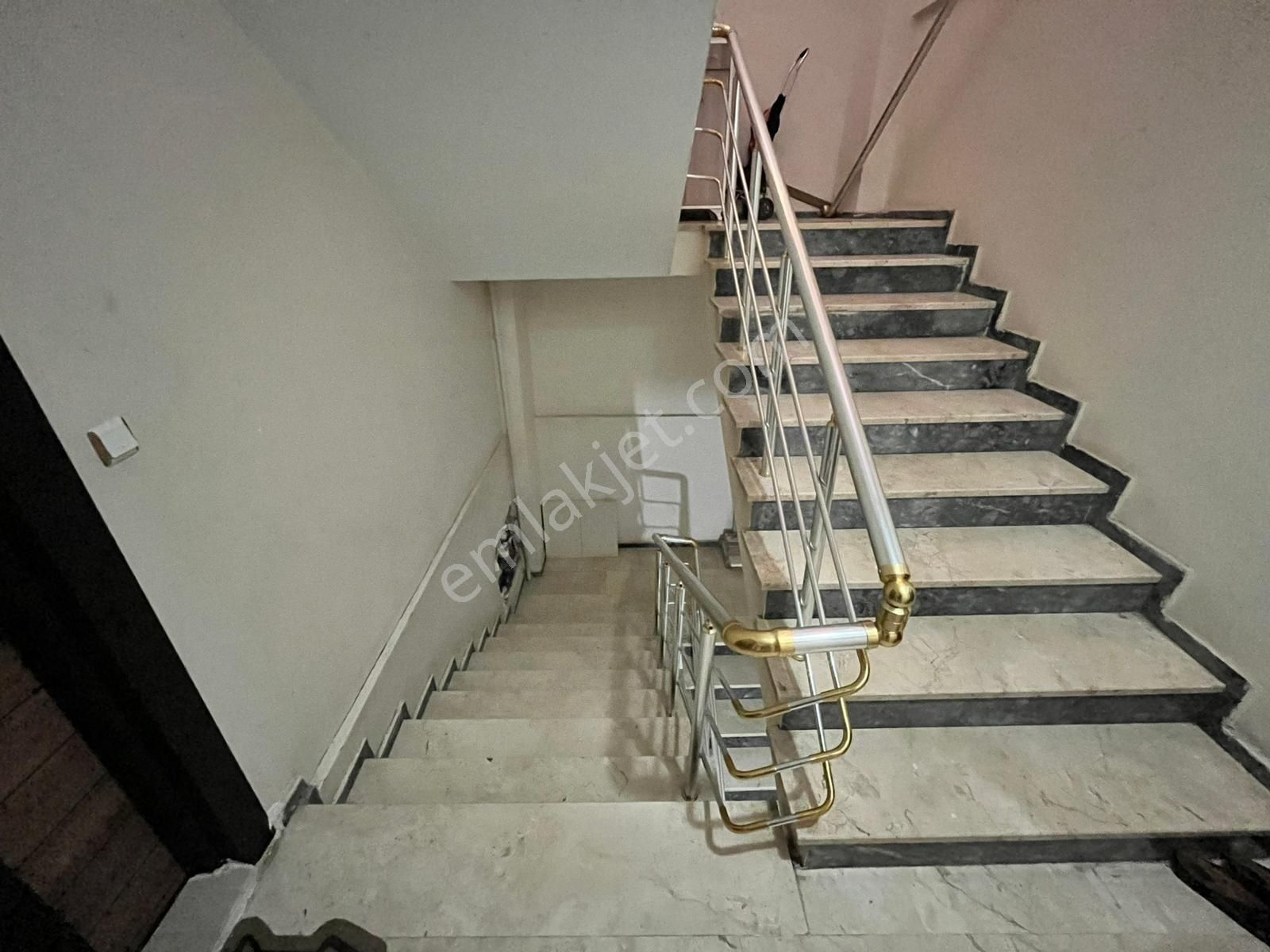 Çekmeköy Görgülü Nün Arka Sokağında 2+1 100m² - Görsel 3