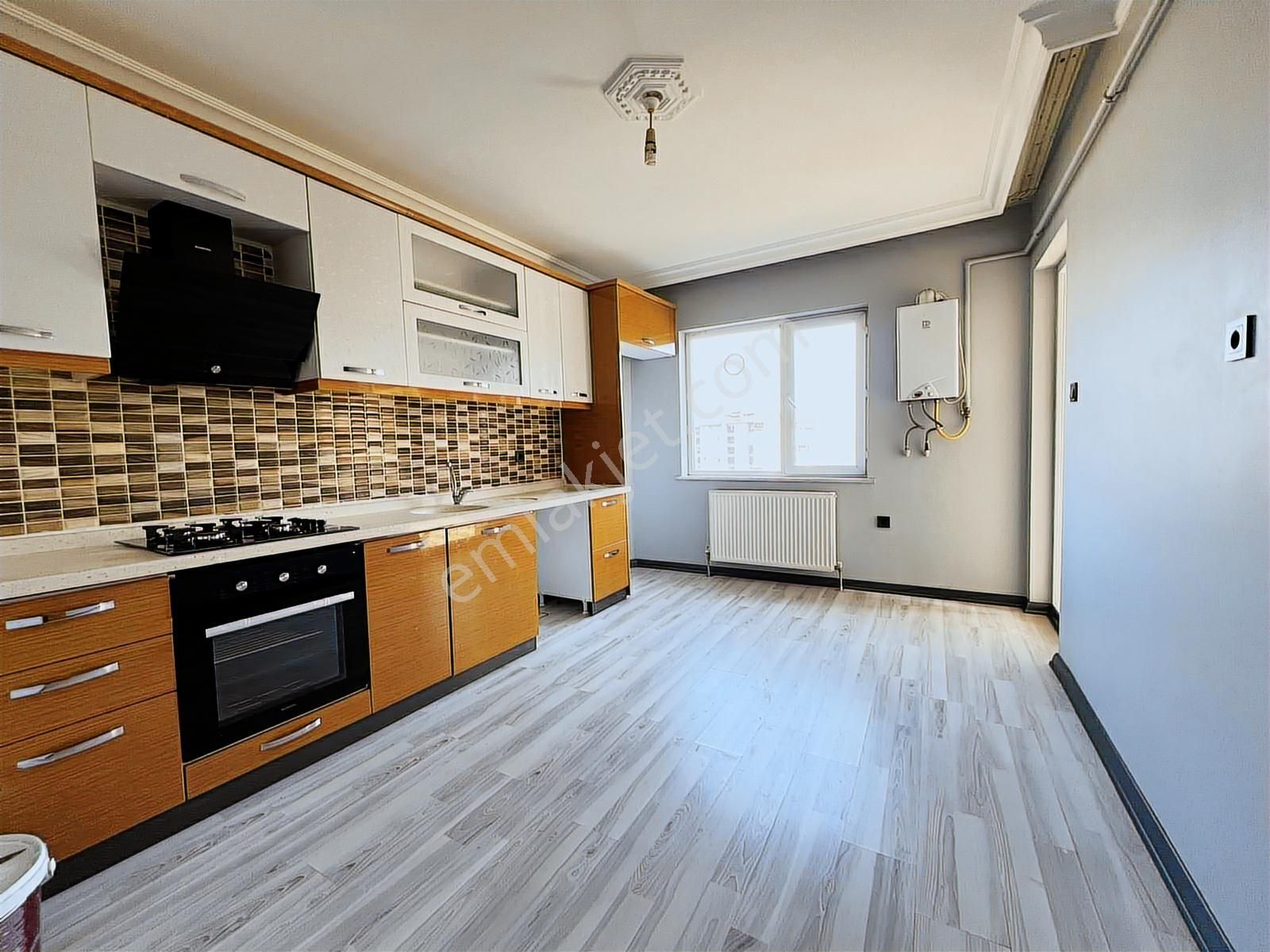 Engin Emlak'tan Protokol Yolu Yakını E.banyo'lu 3+1 Daire