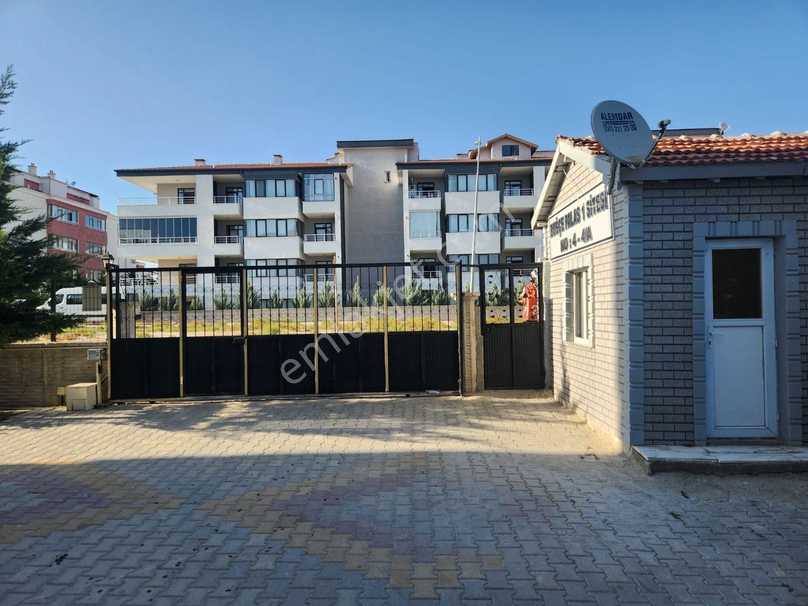 Askeri Üs Fabrikalar Ünüversite Servis Güzergahında 2+1 Daire - Görsel 9