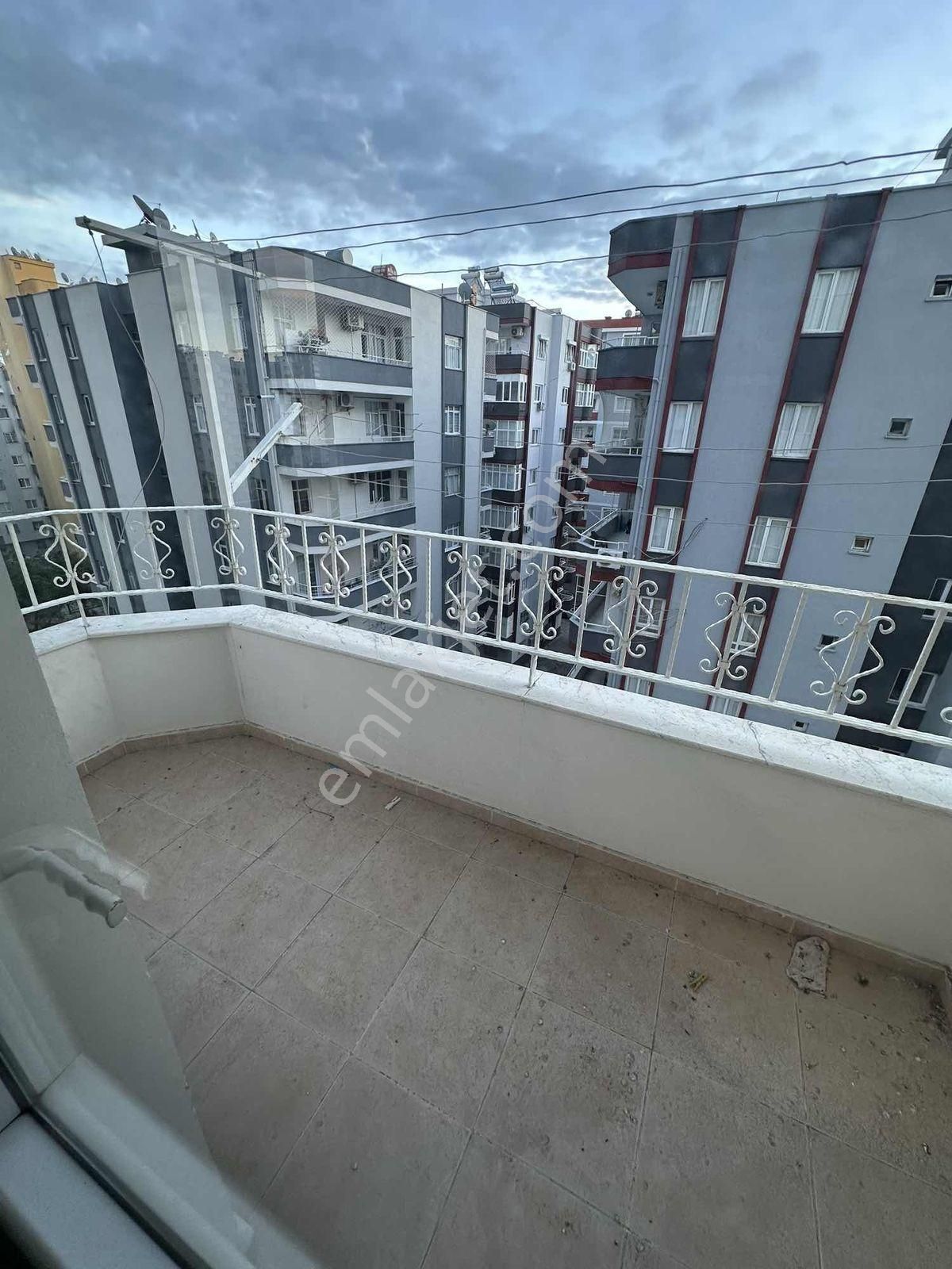 Yeşil Fırın Üzeri Odaları Geniş Kapalı Mutfk Cazip Kiralık Daire - Görsel 15