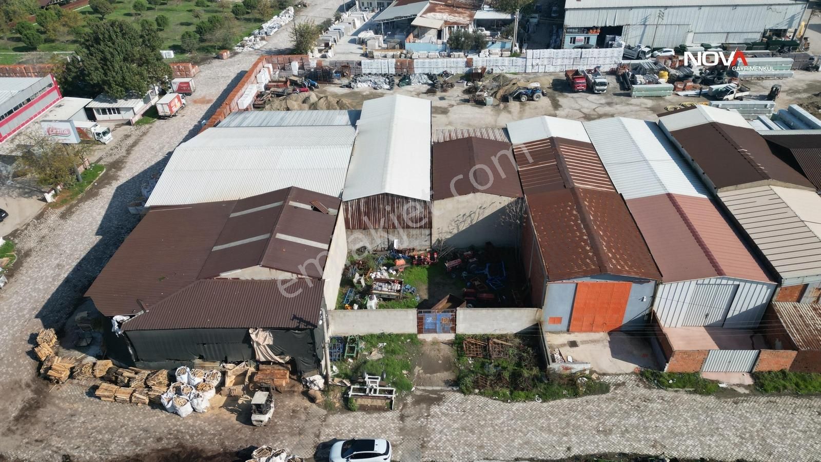 Nova'dan Koşukırında Merkezi Konumda 348m2 Sanayi Arsası Satılık - Görsel 5