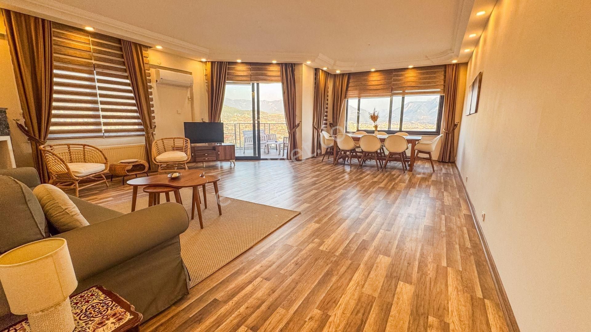 Alanya Kale’de Deniz Manzaralı Eşyalı 3+1 Satılık Daire