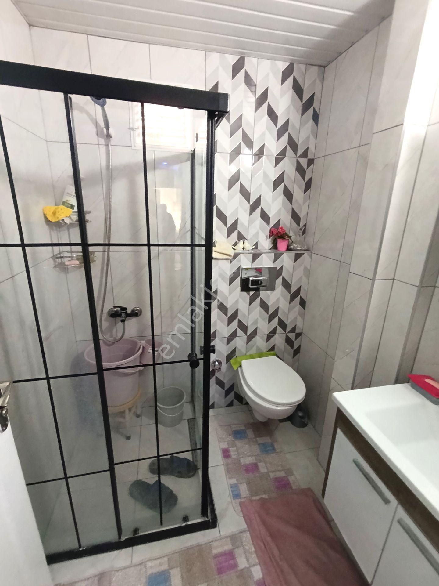 Dutlubahçe Mahallesinde Gazi Bulvarı Yakını , Masrafsız , Tadilatlı 2+1 Satılık Daire - Görsel 5