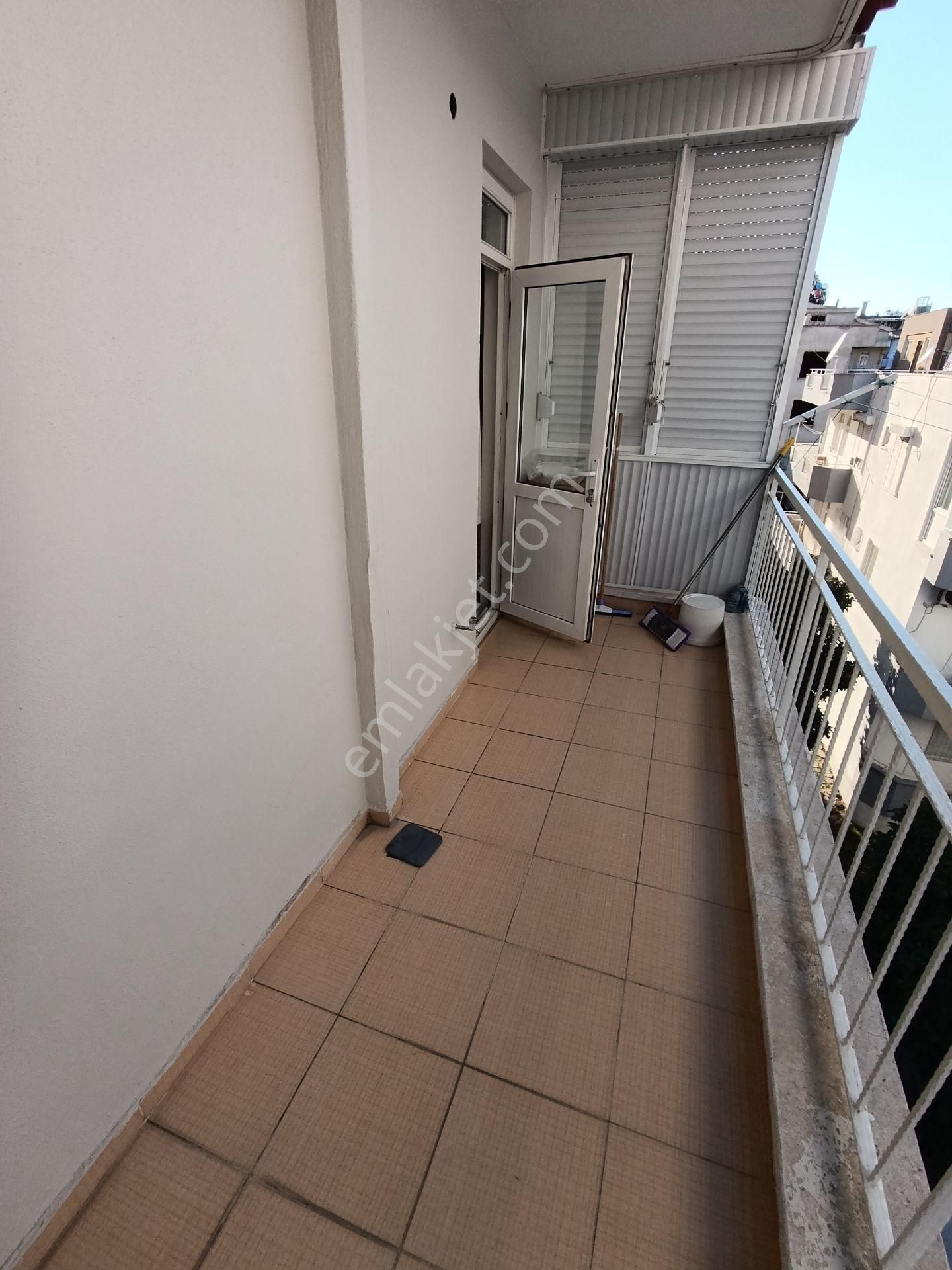 Dutlubahçe Mahallesinde Gazi Bulvarı Yakını , Masrafsız , Tadilatlı 2+1 Satılık Daire - Görsel 16