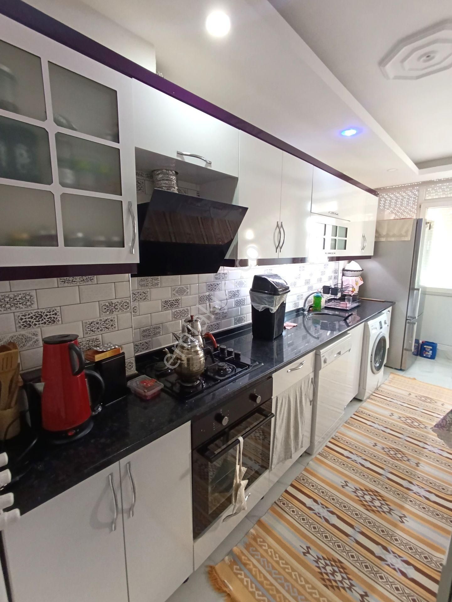 Dutlubahçe Mahallesinde Gazi Bulvarı Yakını , Masrafsız , Tadilatlı 2+1 Satılık Daire - Görsel 4