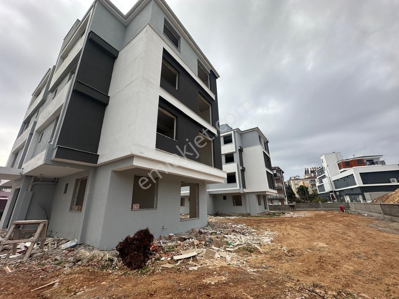 M.akif Ersoy'da Satılık Havuzlu Asansörlü Lüx 2+1 Sıfır Daire ! - Görsel 5