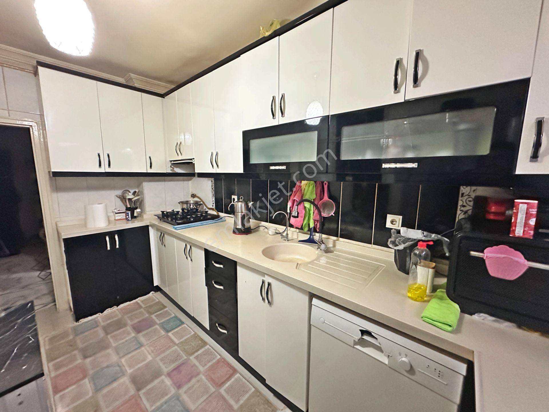 Şafaktepe Mahallesinde Merkezi Konumda Geniş 2+1 Satılık Daire - Görsel 8