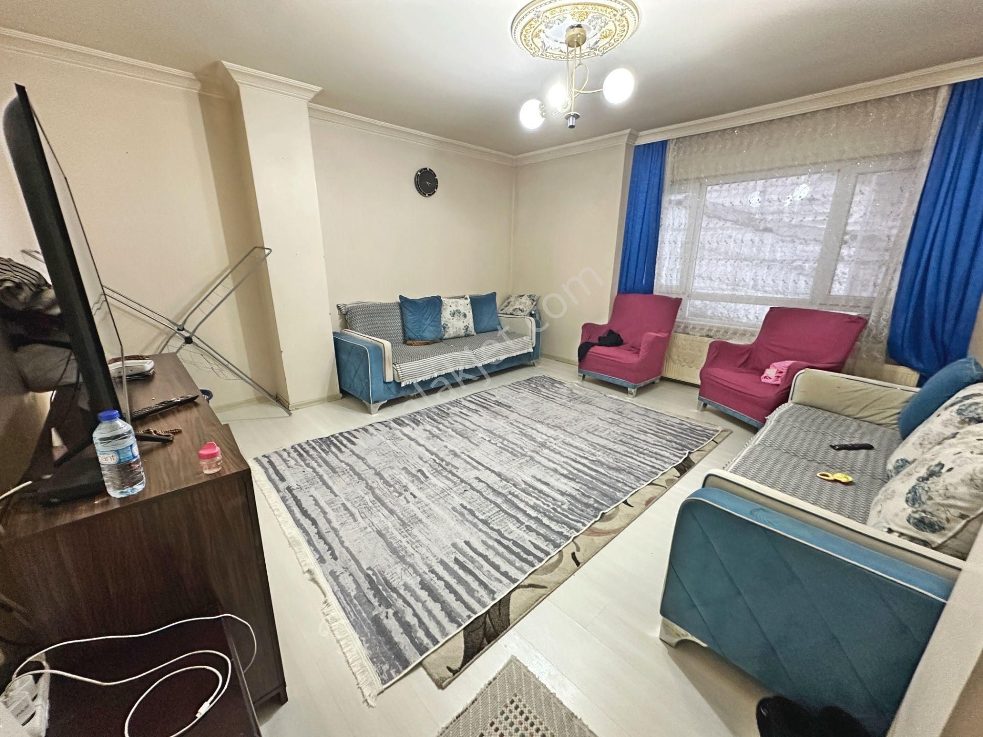 Şafaktepe Mahallesinde Merkezi Konumda Geniş 2+1 Satılık Daire