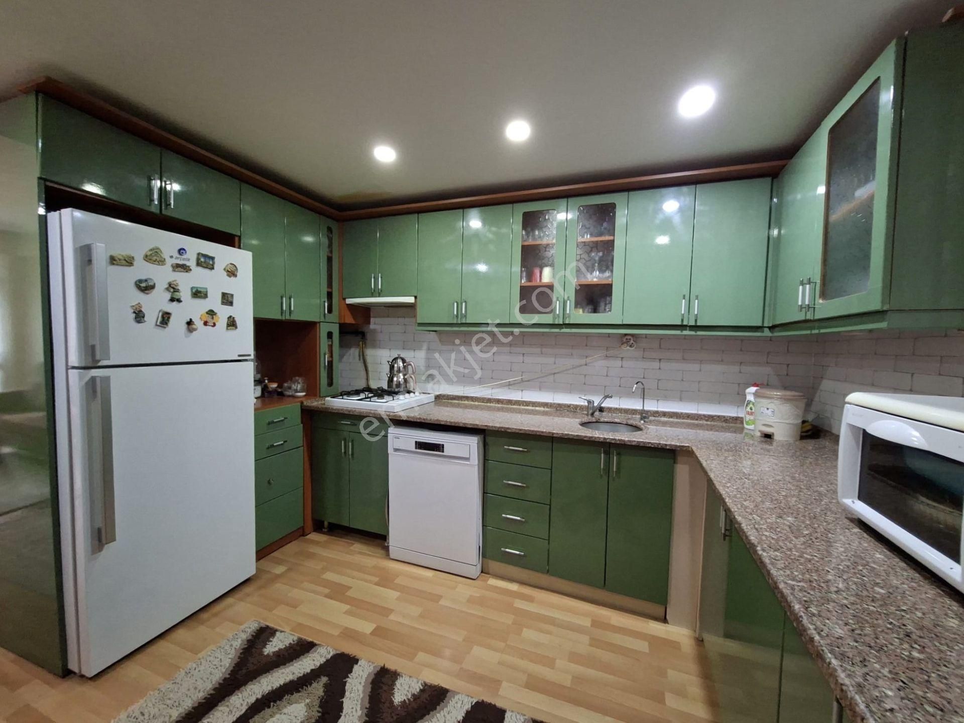 Recep Ümit'ten Turgut Reis Caddesi Yakınında Satılık Teraslı-ebeveyn Banyolu 3+1 Dubleks Daire