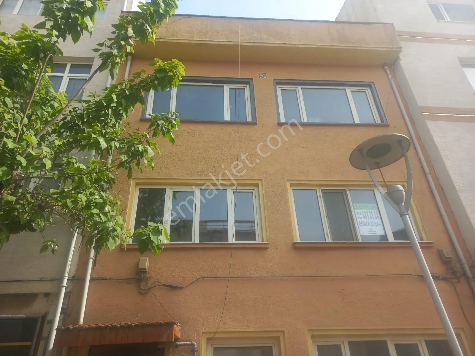 İstiklal Mahallesi Çarşı Merkezinde 3+1 Satılık Daire ️
