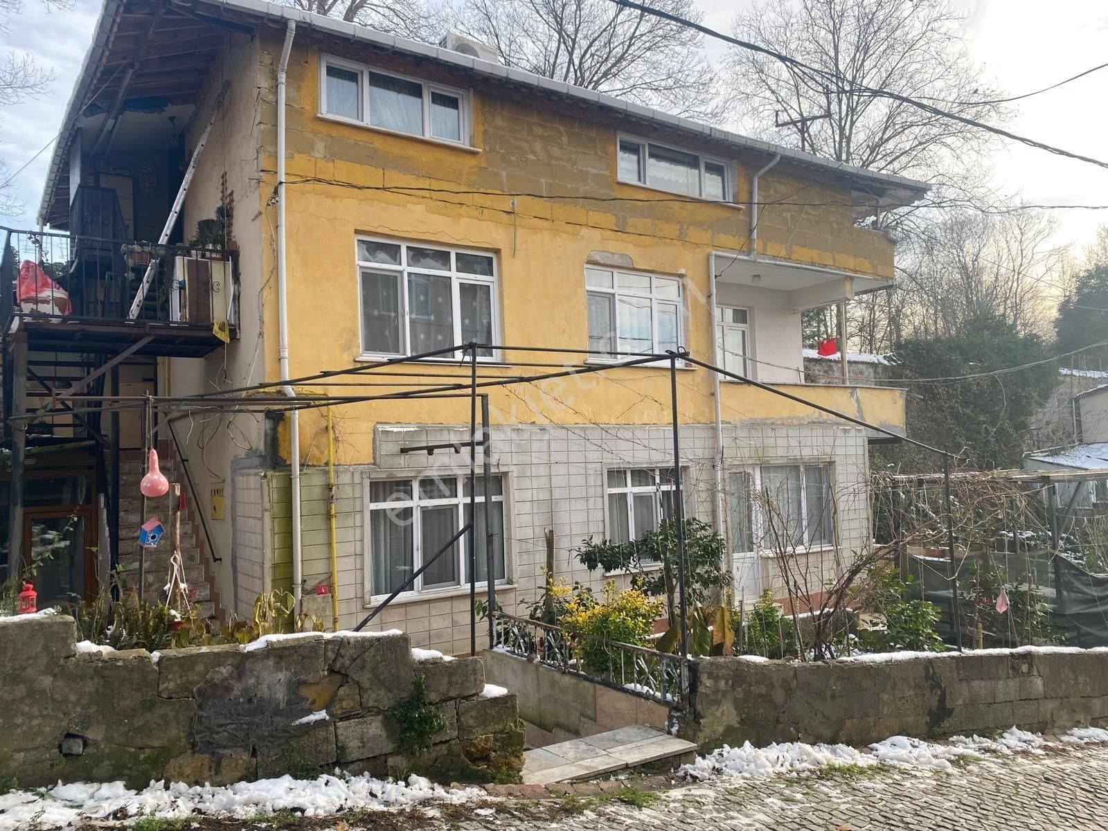 Satılık Beykoz Merkezde Deniz Manzaralı 3 Katlı Bina