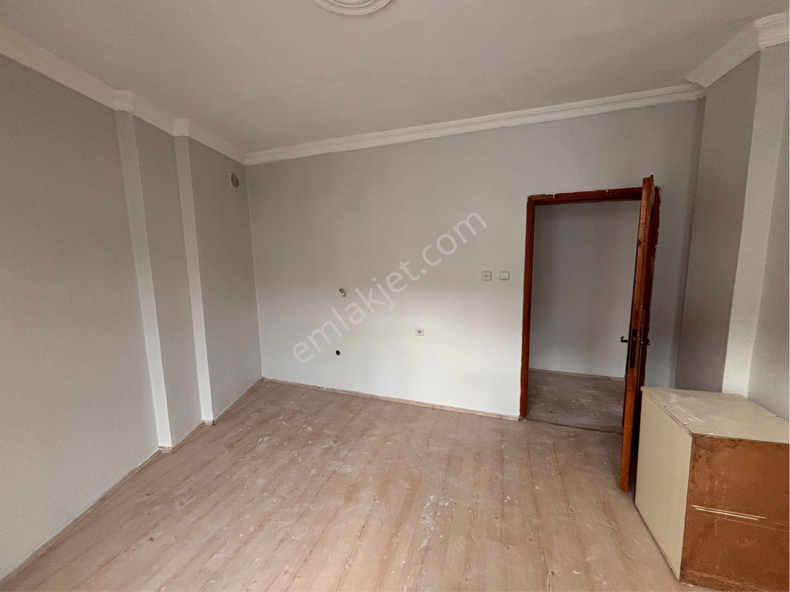 Söğütlüçeşme De 2+1 Balkonlu Ara Kat - Görsel 3