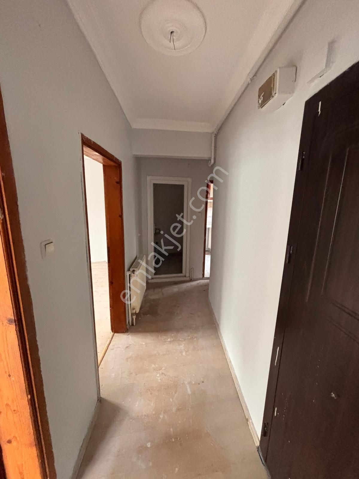 Söğütlüçeşme De 2+1 Balkonlu Ara Kat