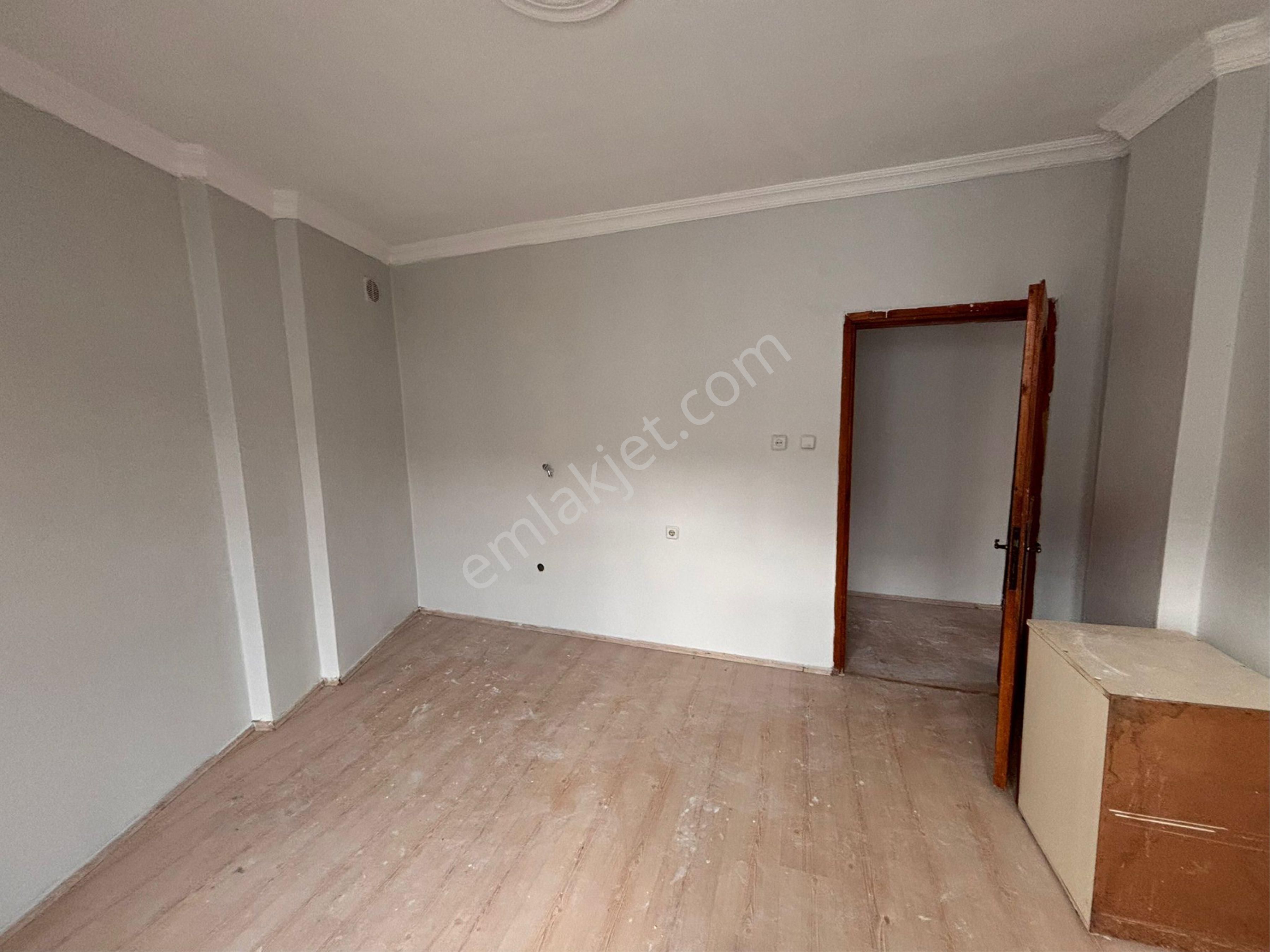 Söğütlüçeşme De 2+1 Balkonlu Ara Kat - Görsel 4