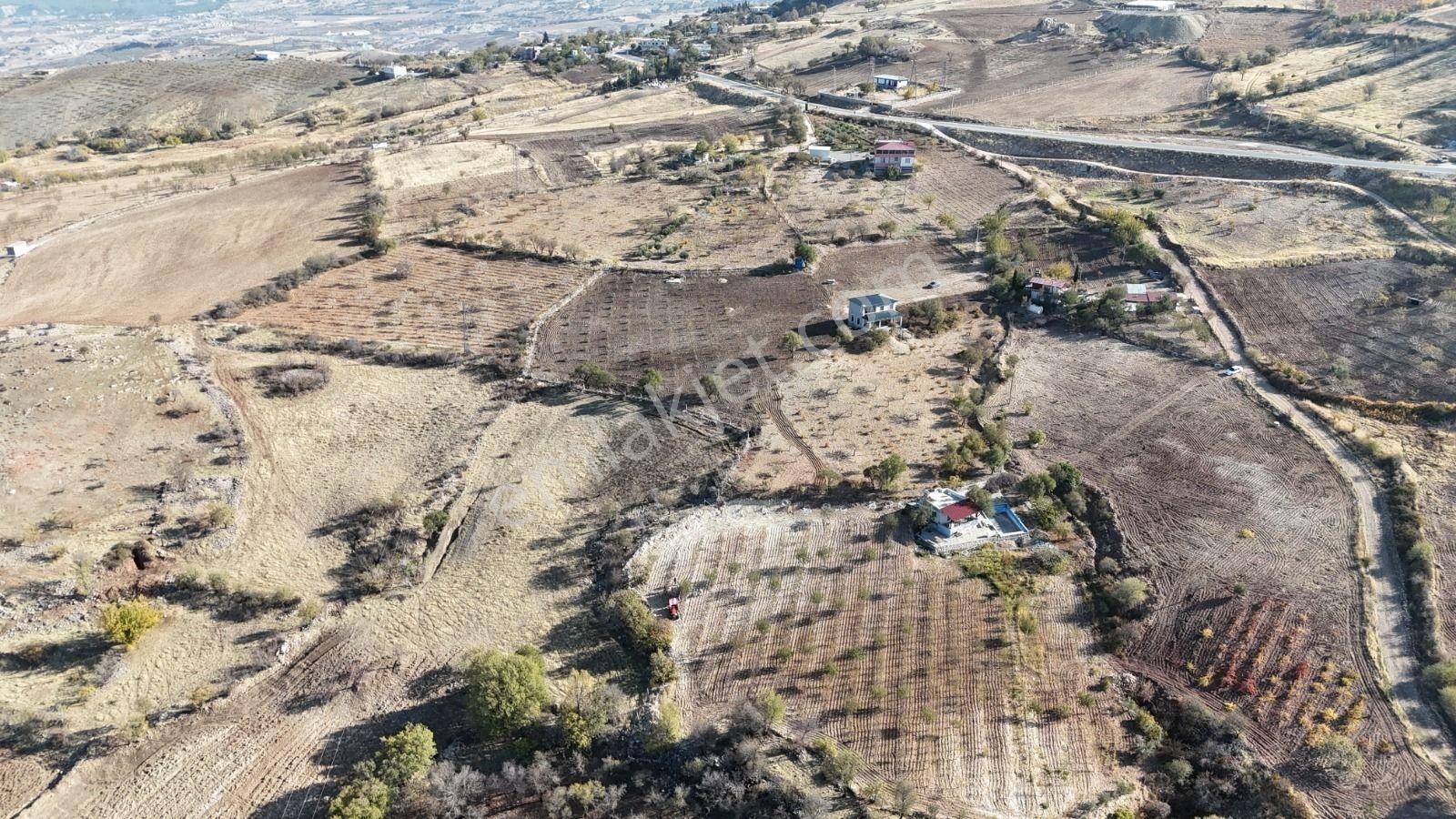 Hakev'den Şehrin Bitişiğinde Havuzlu Bağ Evi Ve Bahçe Satılıktı - Görsel 23