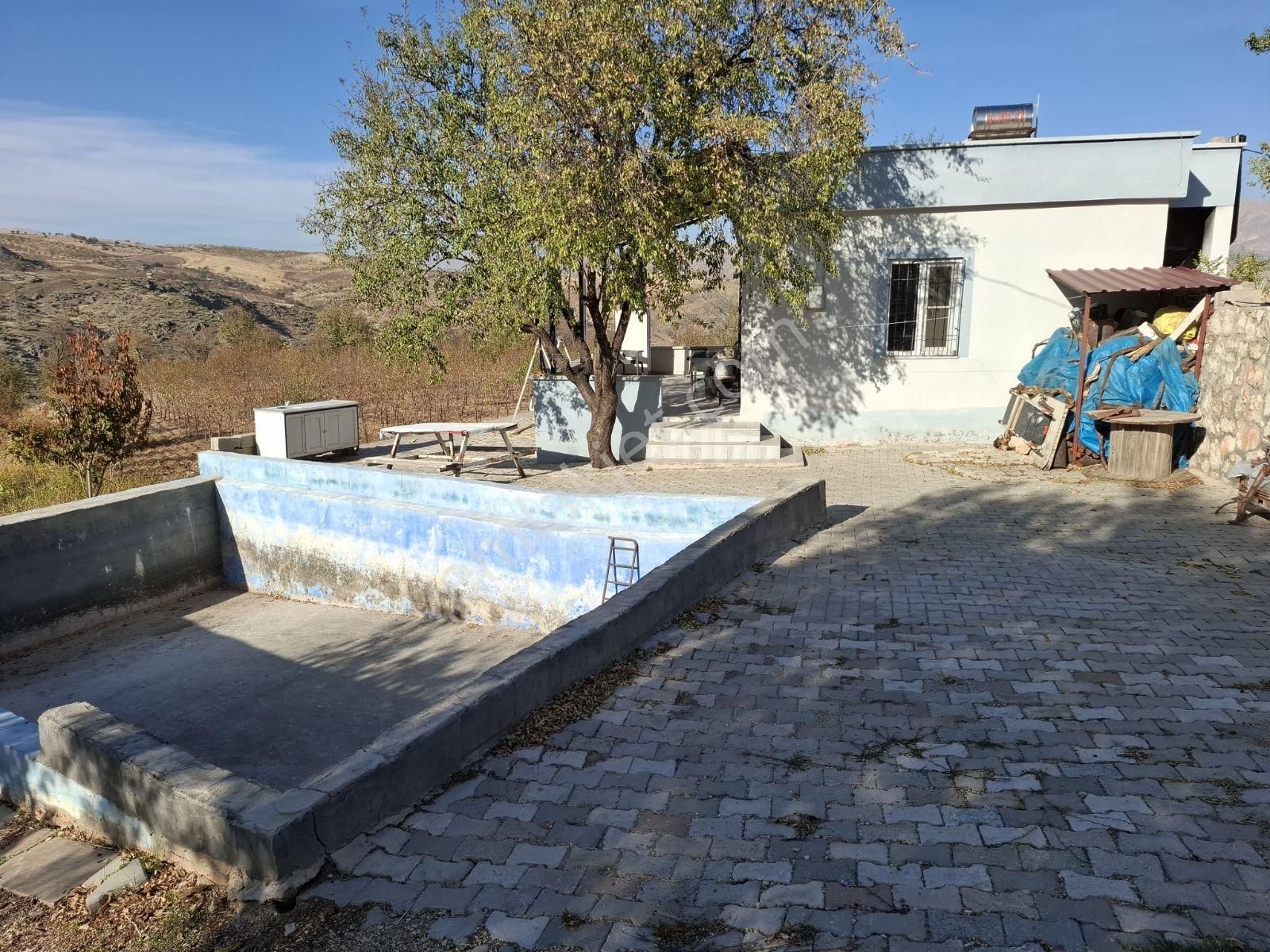 Hakev'den Şehrin Bitişiğinde Havuzlu Bağ Evi Ve Bahçe Satılıktı - Görsel 31