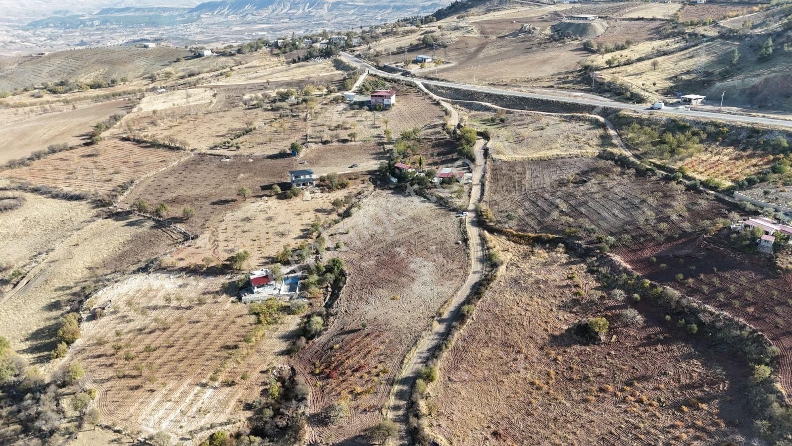 Hakev'den Şehrin Bitişiğinde Havuzlu Bağ Evi Ve Bahçe Satılıktı - Görsel 21