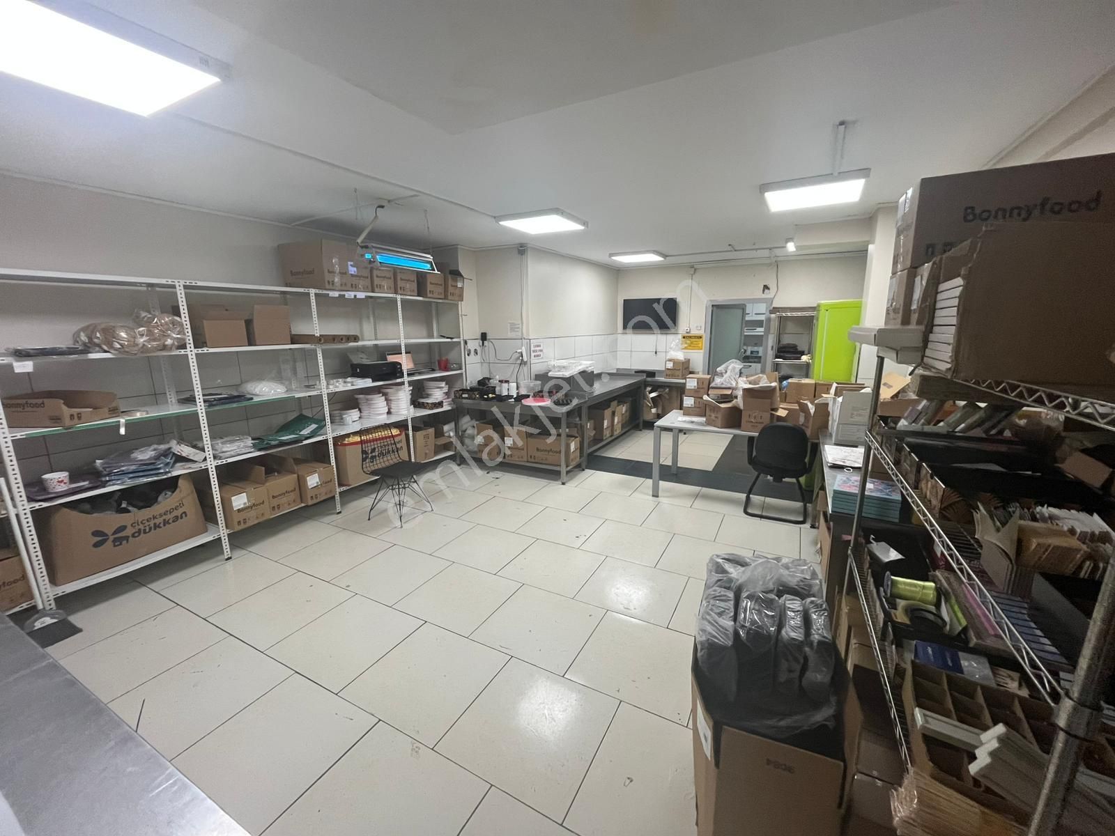 Özgür İnşaat'tan İsmetpaşa Mah'de Kiralık Y.giriş Dükkan 185m2