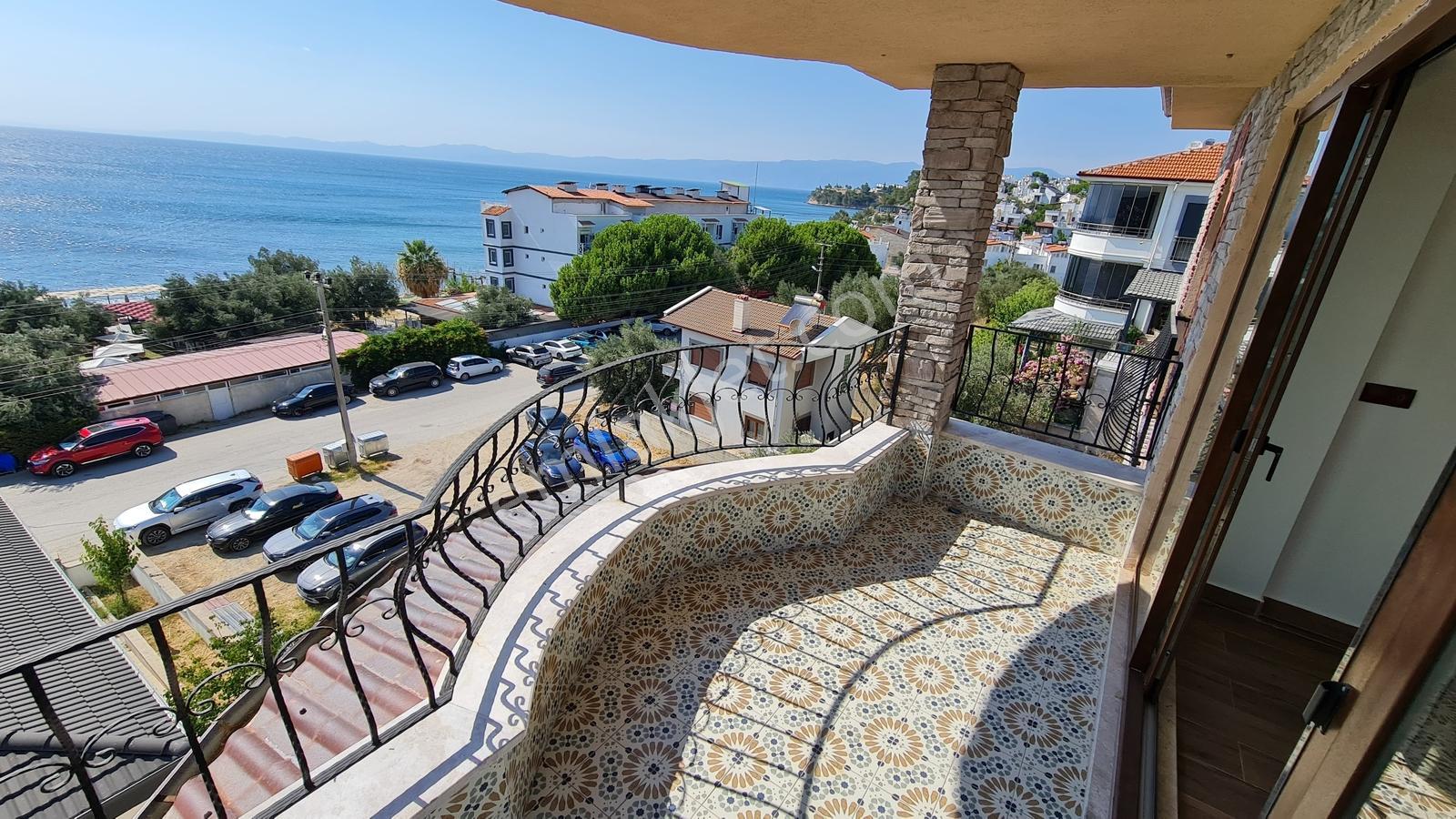 Pelitıöy'de Tam Müstakil Denize Sıfır Satılık Villa - Görsel 24