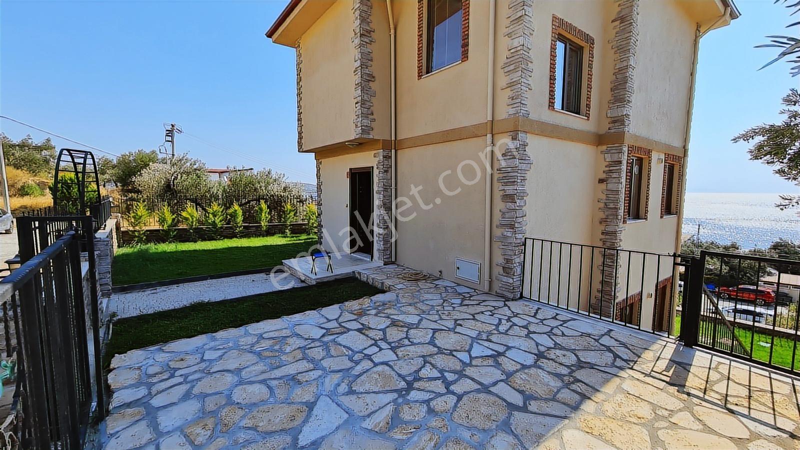 Pelitıöy'de Tam Müstakil Denize Sıfır Satılık Villa - Görsel 11