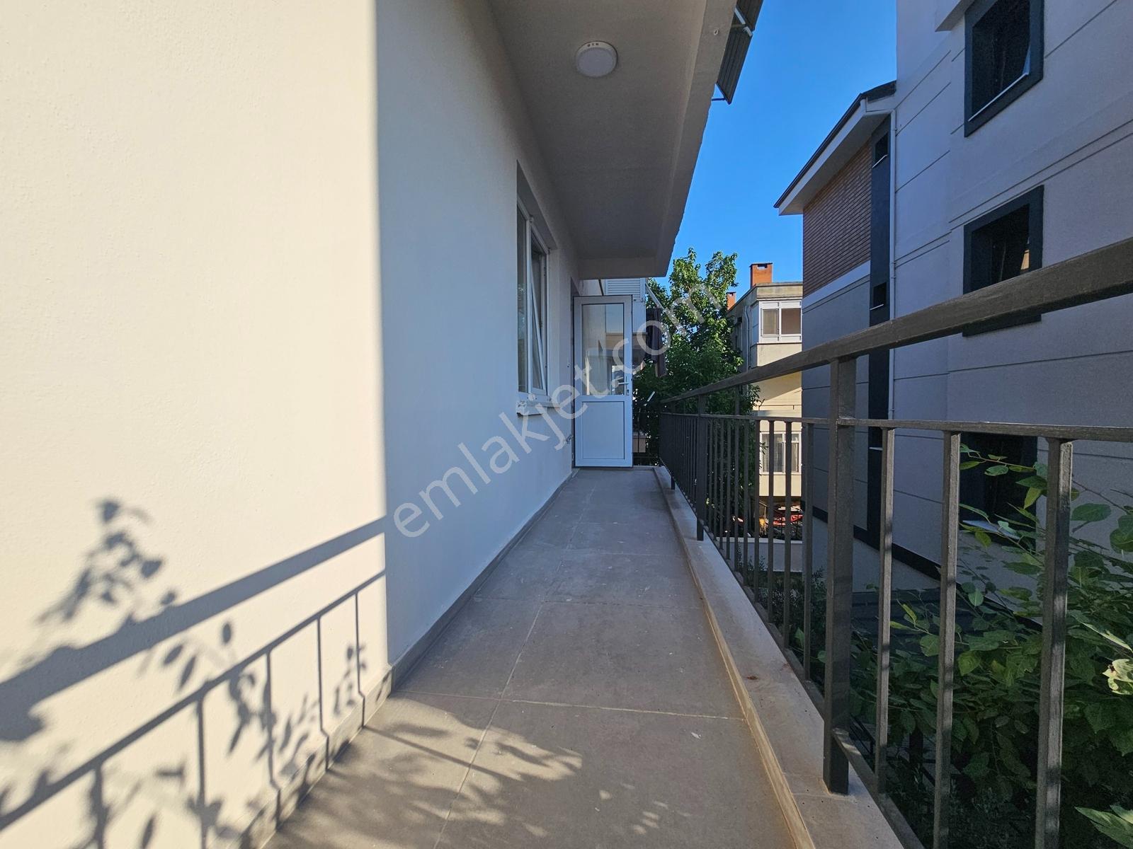 Ali Çetinkaya Mh'de Arakat Ön Cephe Yenilenmiş Satılık 2+1 Daire - Görsel 19