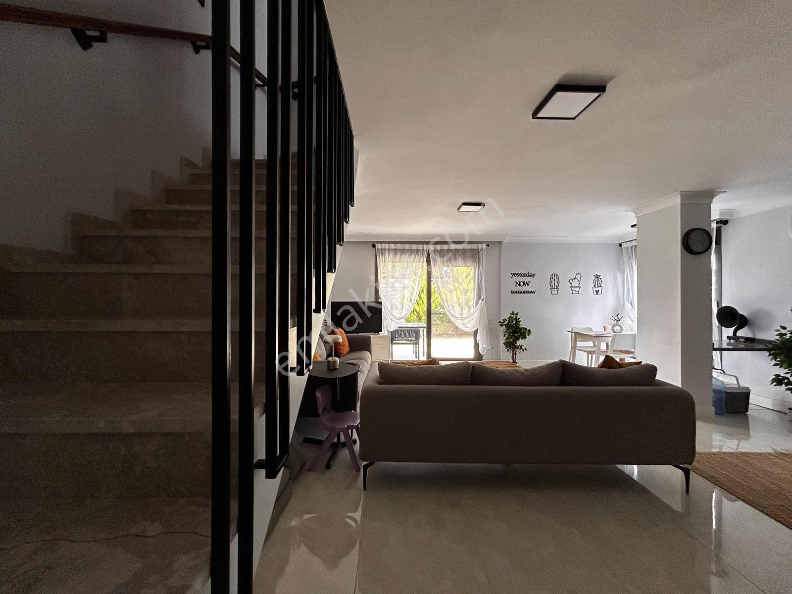 Ayvalık Cunda Adasın'da Deniz Manzaralı Satılık Villa - Görsel 24