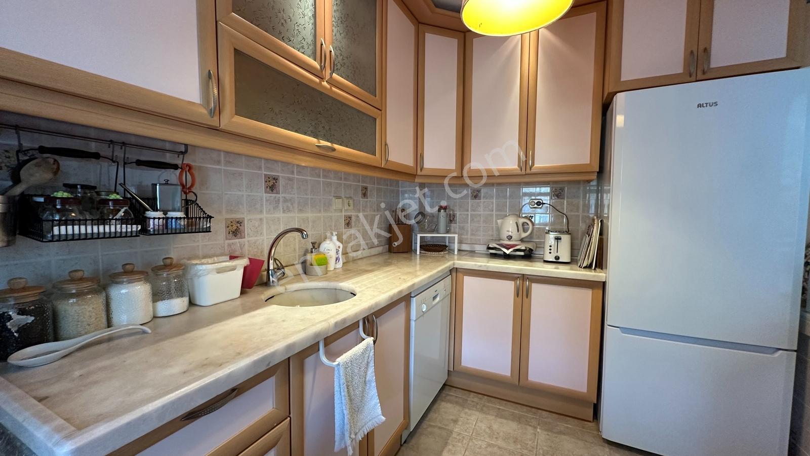 Ayvalık Sahilkent Site İçerisinde Denize Sıfır Bahçeli Villa - Görsel 11