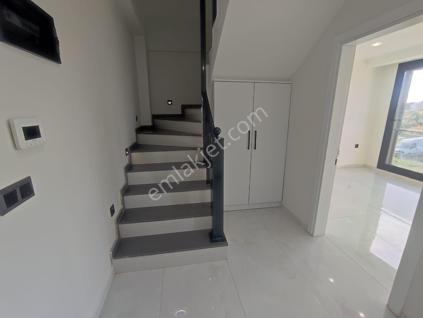 Altınkum Mahallesinde Denize Yürüme Mesafesinde 2+1 Dubleks - Görsel 5