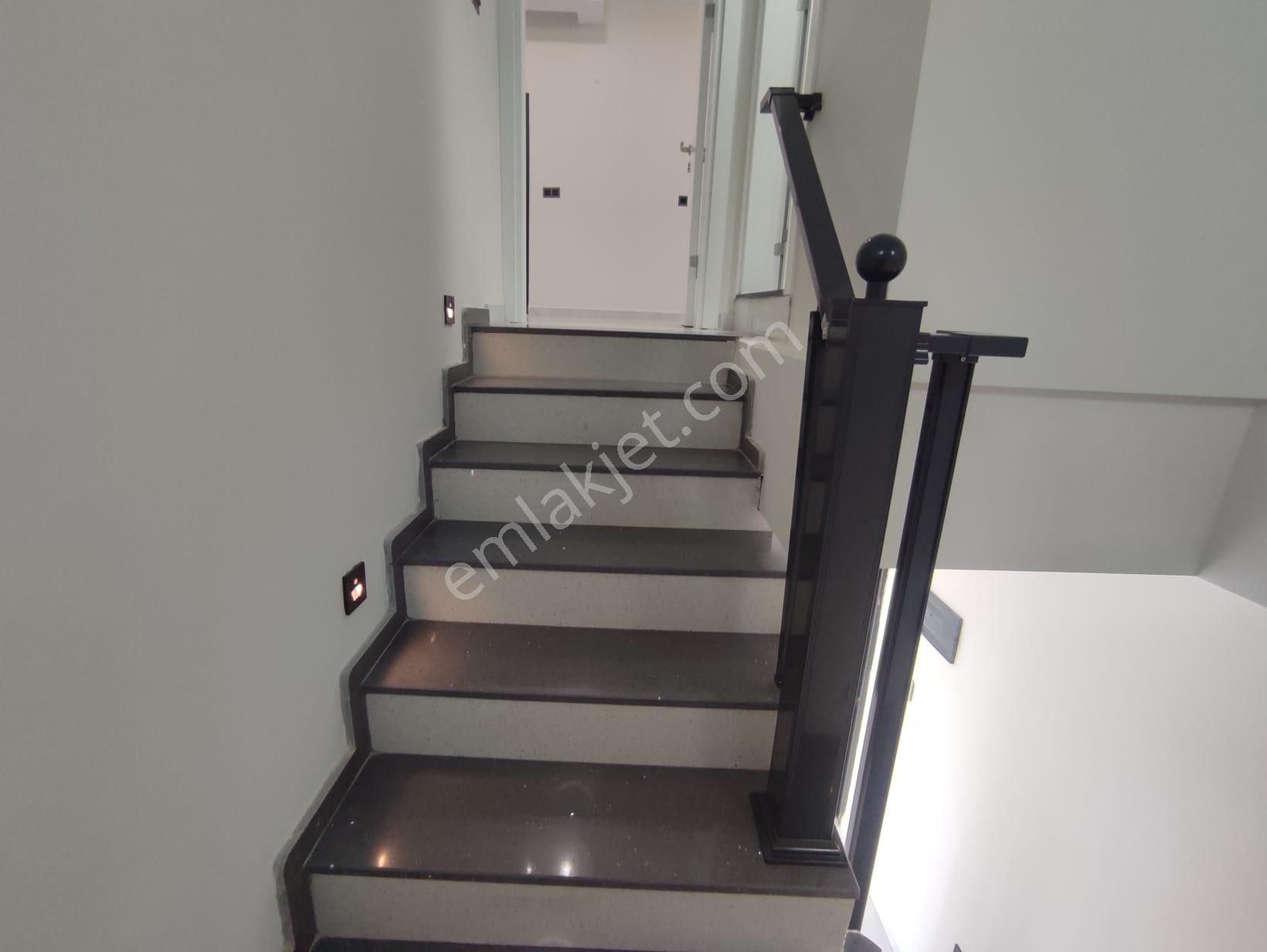 Altınkum Mahallesinde Denize Yürüme Mesafesinde 2+1 Dubleks - Görsel 7