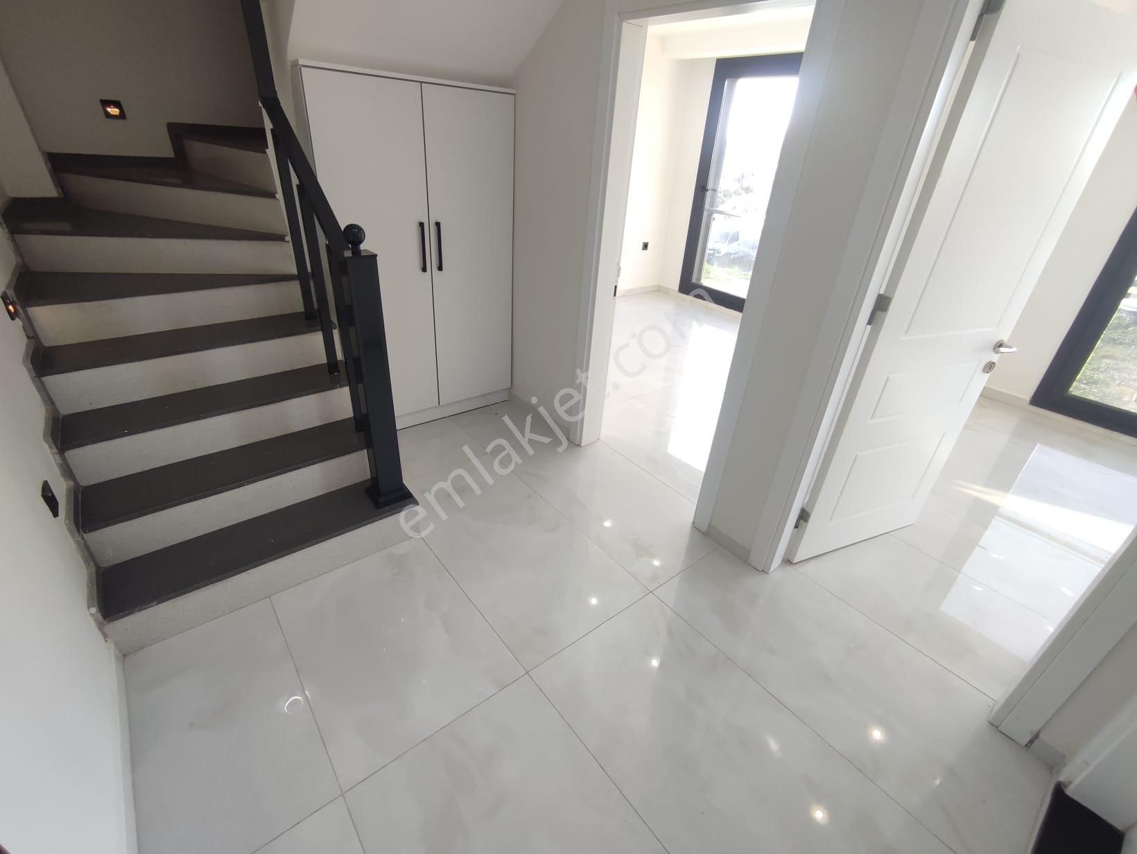 Altınkum Mahallesinde Denize Yürüme Mesafesinde 2+1 Dubleks - Görsel 4