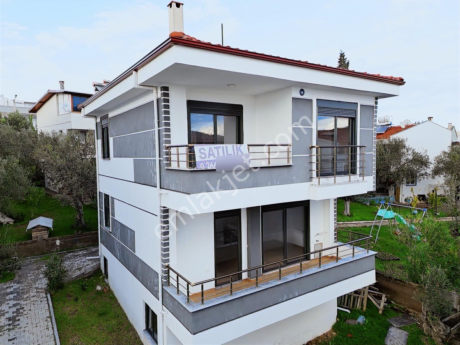 Ayvalık Sarımsaklı'da Daire Fiyatına Villa - Görsel 12
