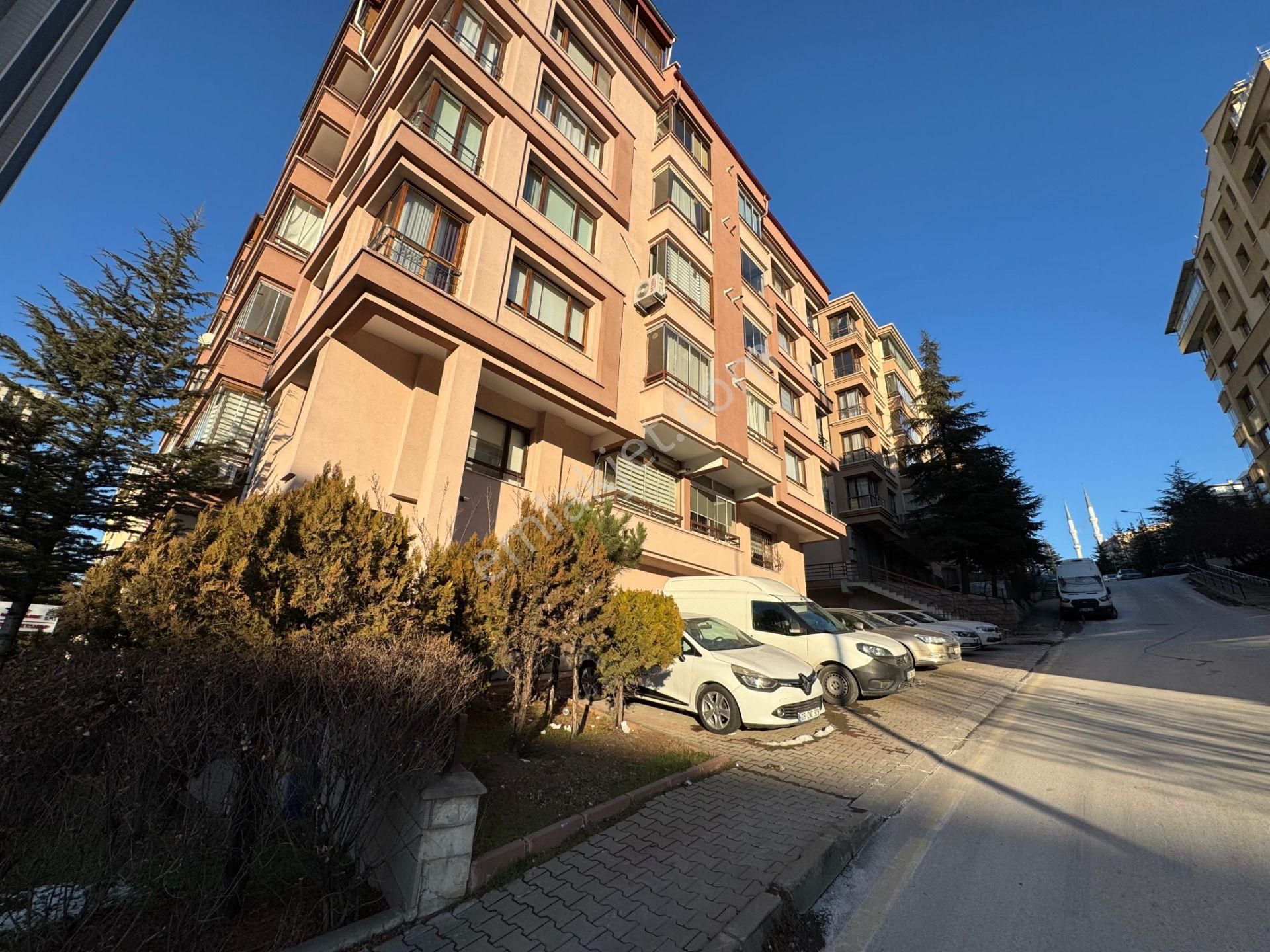 Gökkuşağı Caddesinde Müthiş Konumda Lüks Yapılı 3+1 Arakat - Görsel 12