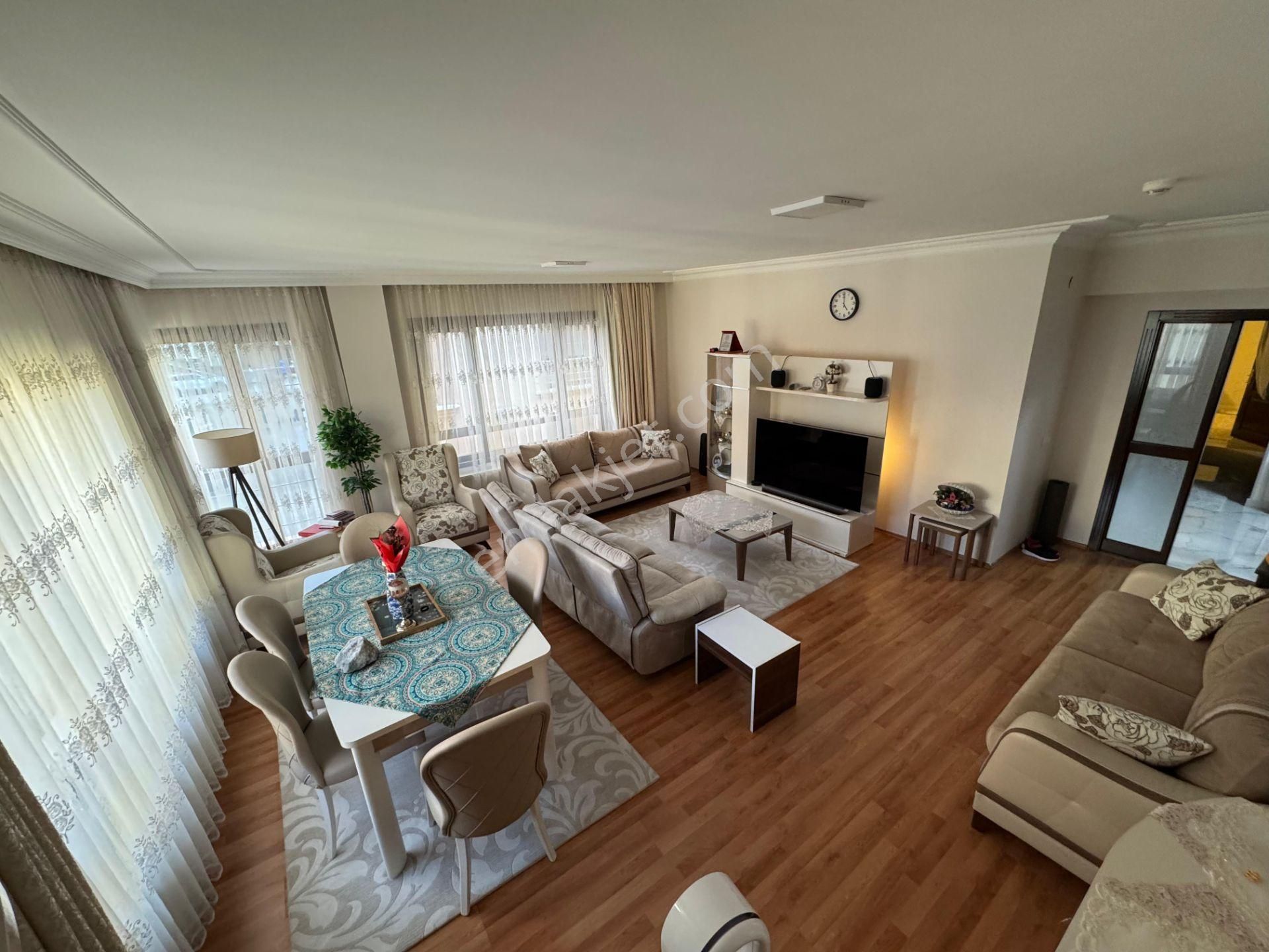 Gökkuşağı Caddesinde Müthiş Konumda Lüks Yapılı 3+1 Arakat - Görsel 2