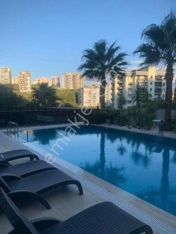 Bornova Evka 3 Mahallesinde Site İçinde 4+1 Kiralık Lüks Daire