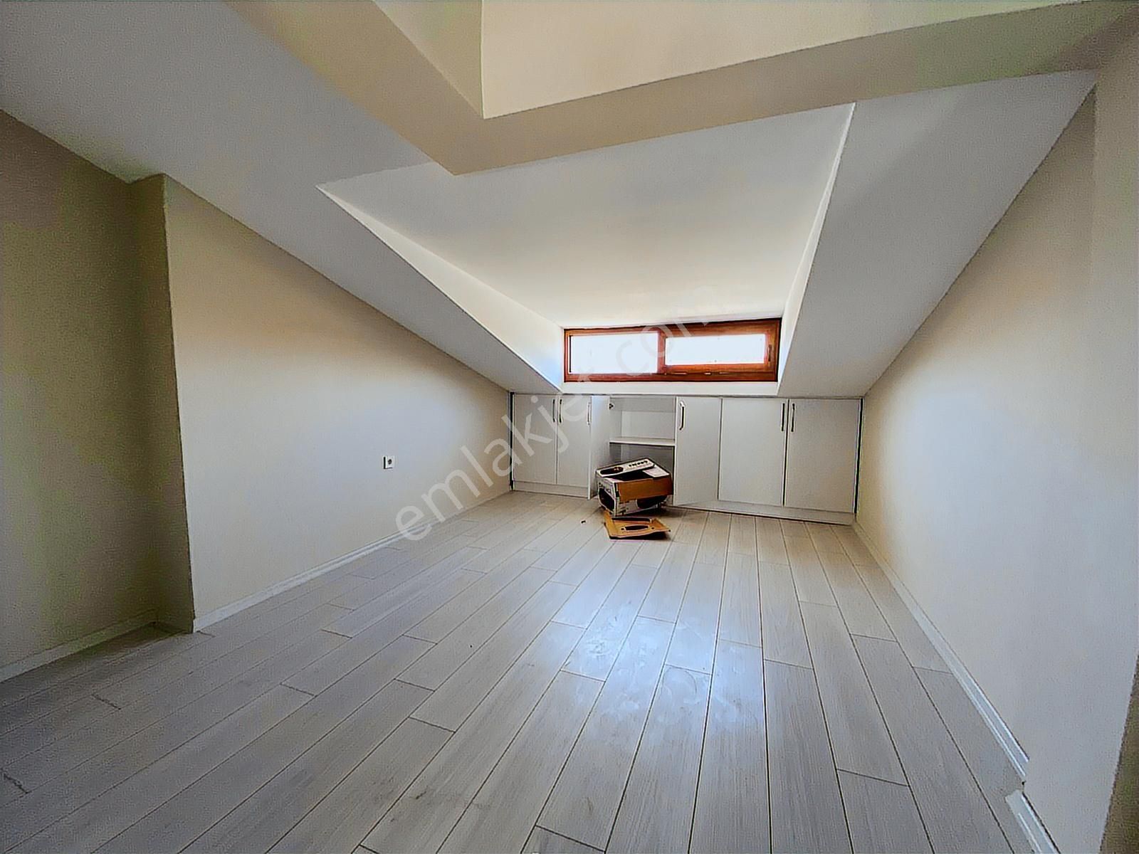 Dikili Kabakum'da Satılık Sıfır Denize 300m 4+1 Tripleks Villa - Görsel 23