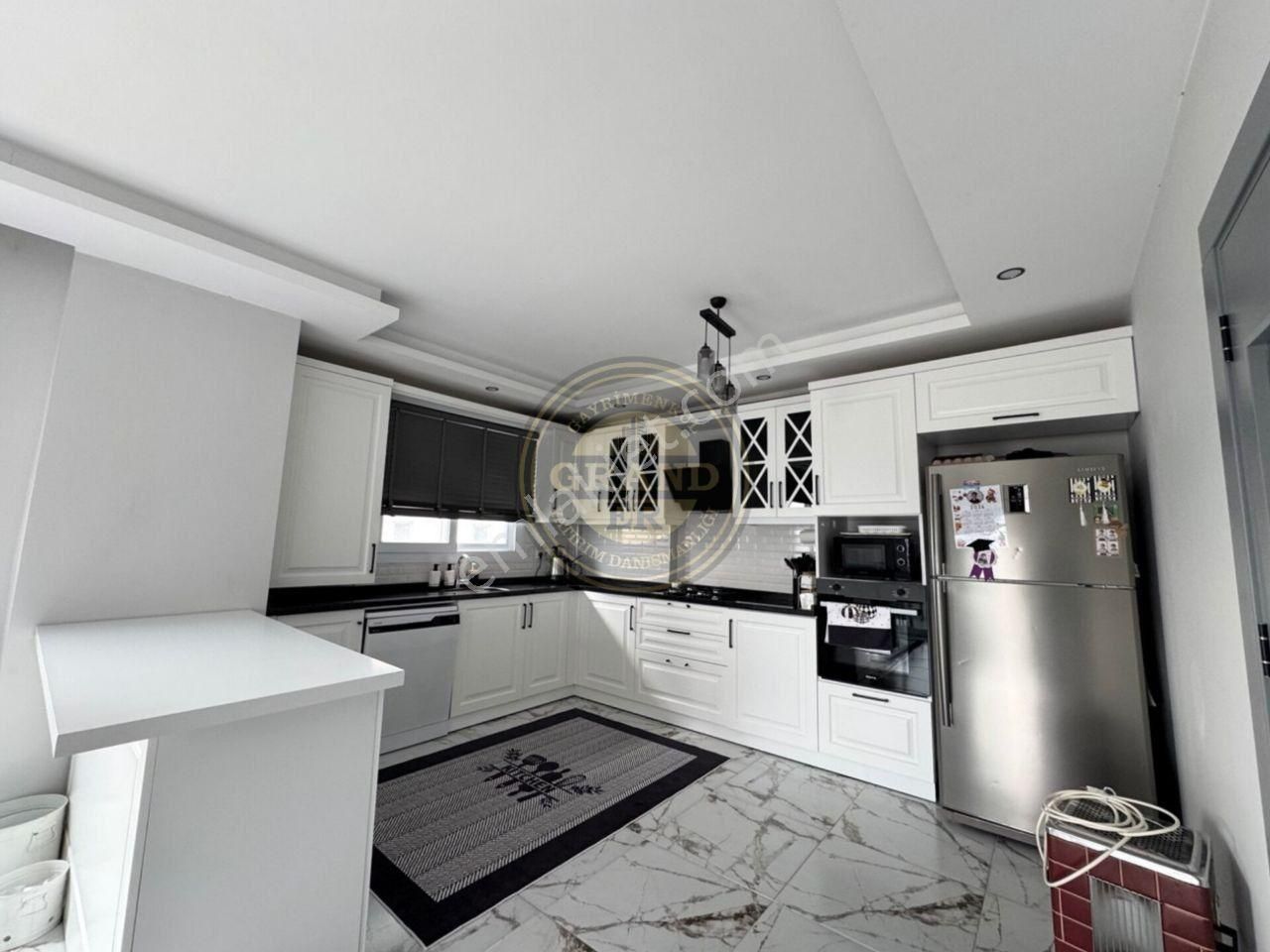 Mersin Mezitli Akdeniz Mah., Eşyalı Satılık 4+1 Daire - Görsel 3